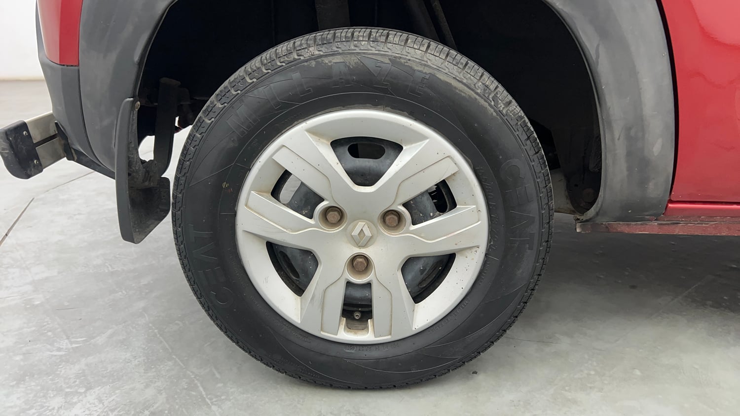 Used 2017 Renault Kwid 1.0 RXT Petrol Manual tyres RIGHT REAR TYRE RIM VIEW