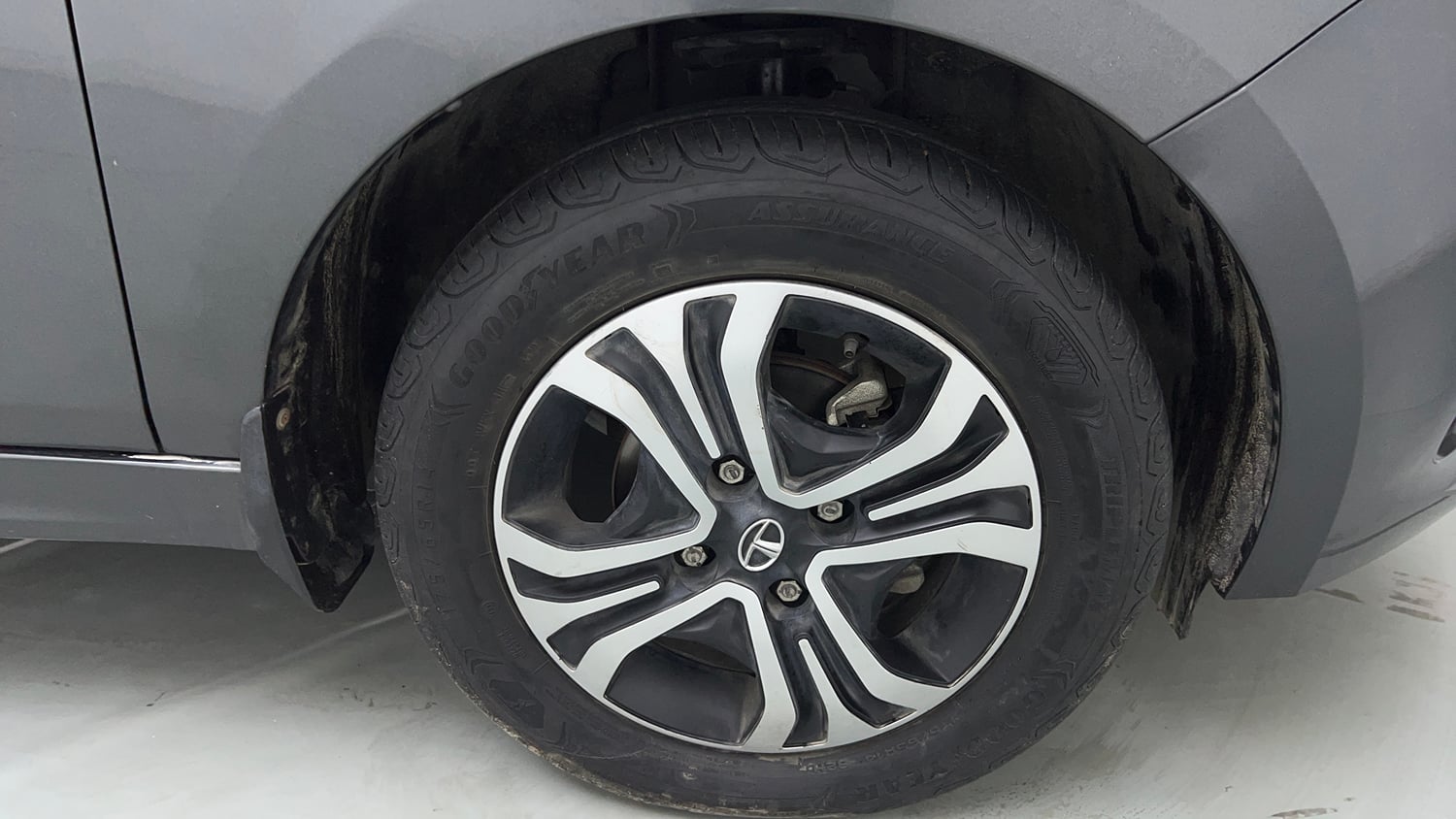 Used 2022 Tata Tiago XT Petrol Manual tyres RIGHT FRONT TYRE RIM VIEW