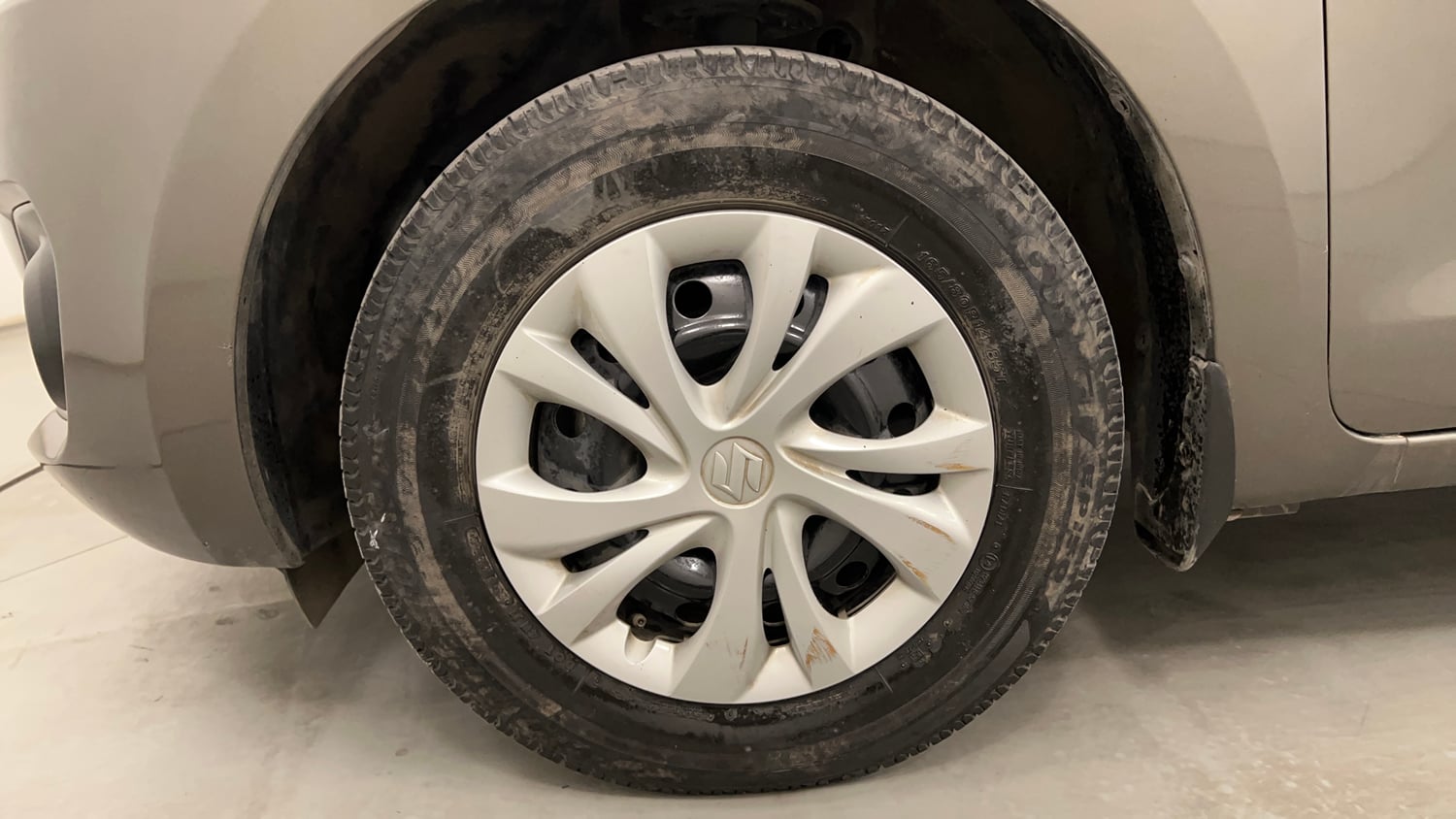 Used 2020 Maruti Suzuki Swift VXi AMT Petrol Automatic tyres LEFT FRONT TYRE RIM VIEW