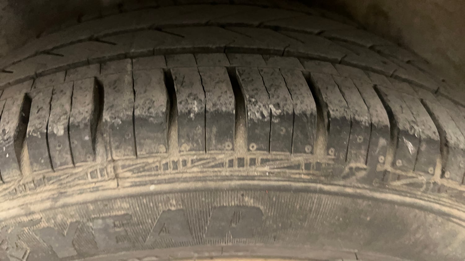 Used 2014 Ford Figo Duratec Petrol Titanium 1.2 Petrol Manual tyres RIGHT REAR TYRE TREAD VIEW