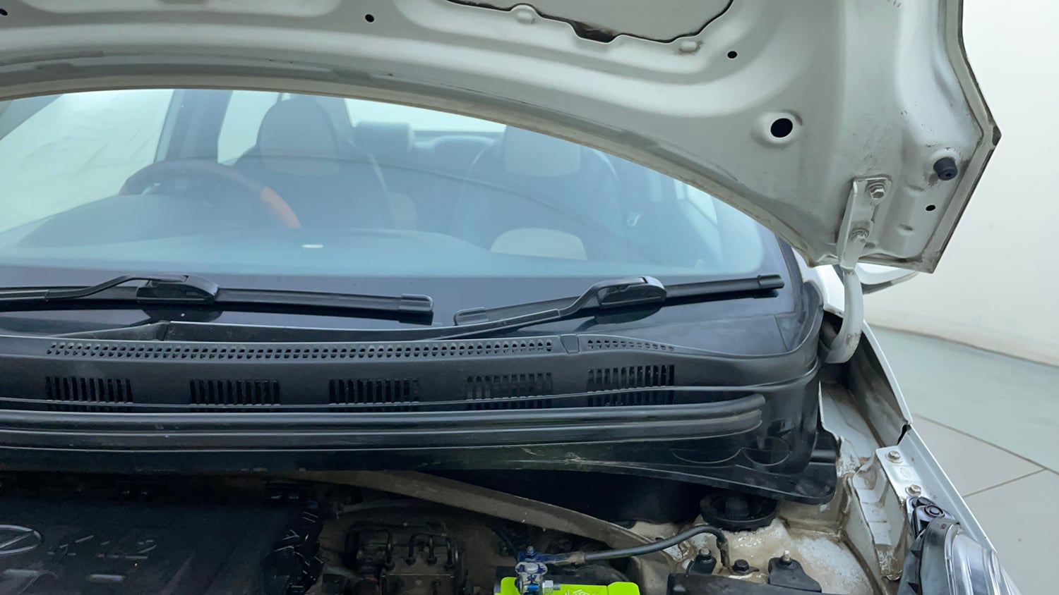 Used 2017 Hyundai Xcent SX 1.2 (O) Petrol Manual engine ENGINE LEFT SIDE HINGE & APRON VIEW