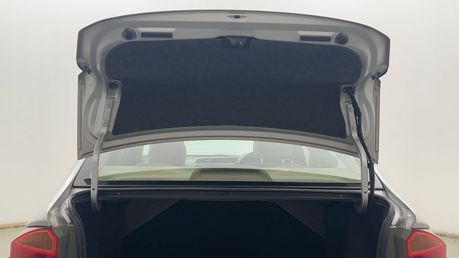 Used 2018 Honda City V Petrol Petrol Manual interior DICKY DOOR OPEN VIEW
