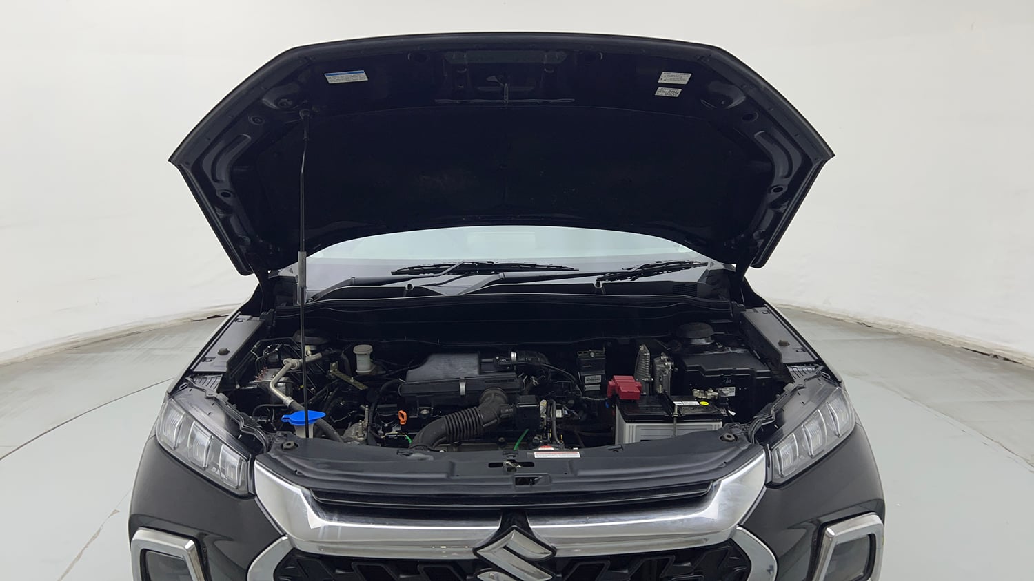 Used 2025 Maruti Suzuki Grand Vitara Zeta Smart Hybrid Petrol Manual engine ENGINE & BONNET OPEN FRONT VIEW