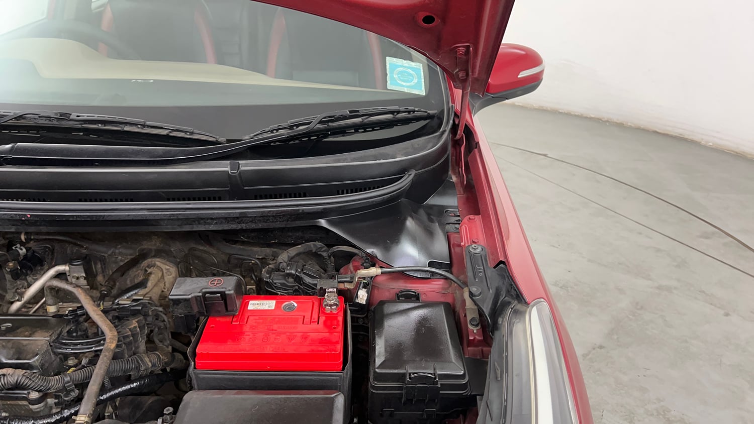 Used 2015 Hyundai Elite i20 Asta 1.2 Petrol Manual engine ENGINE LEFT SIDE HINGE & APRON VIEW