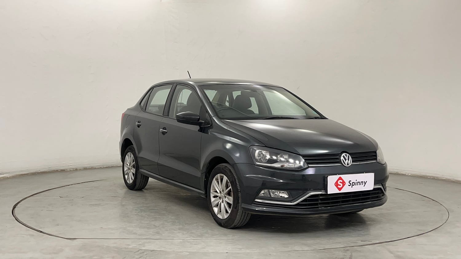 Used 2016 Volkswagen Ameo Highline1.2L (P) Petrol Manual exterior RIGHT FRONT CORNER VIEW