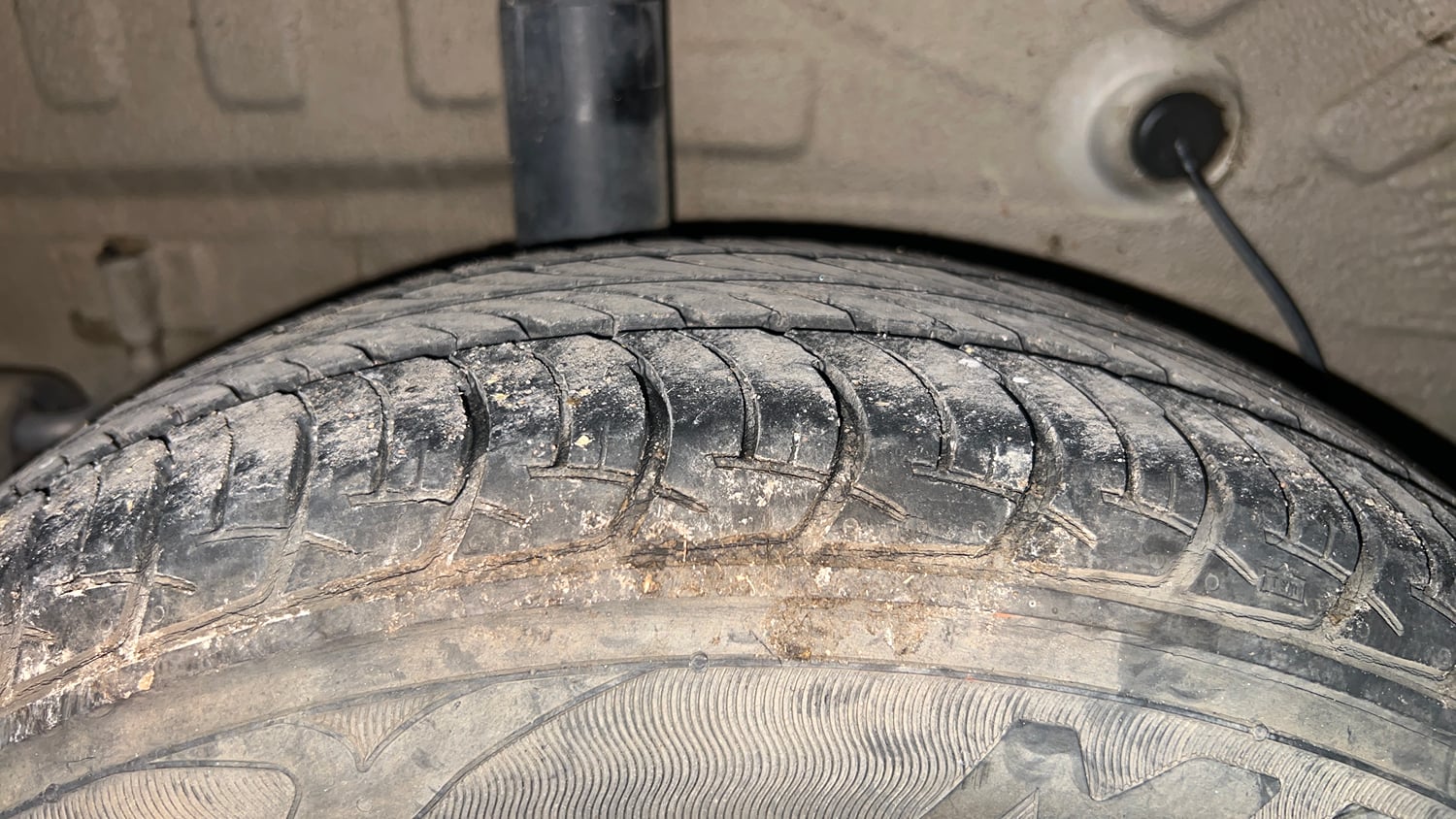 Used 2017 Maruti Suzuki Celerio ZXI (O) AMT Petrol Automatic tyres RIGHT REAR TYRE TREAD VIEW