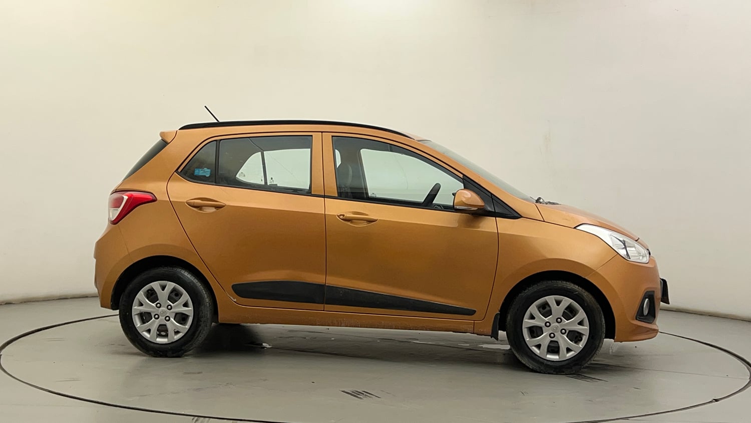 Used 2015 Hyundai Grand i10 Sportz 1.2 Kappa VTVT Petrol Manual exterior RIGHT SIDE VIEW