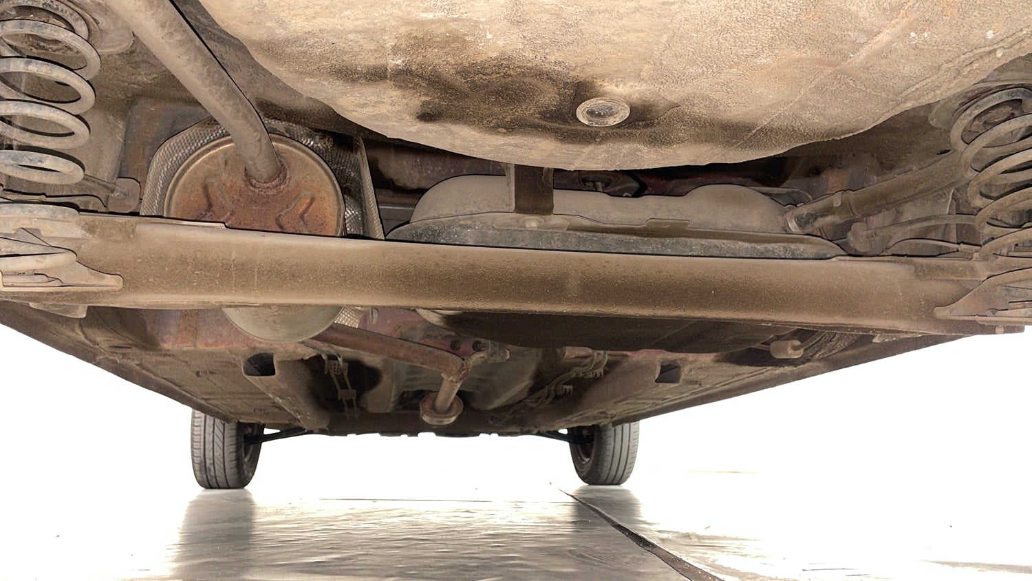 Used 2024 Renault Kwid RXL (O) 1.0 Petrol Manual extra REAR UNDERBODY VIEW (TAKEN FROM REAR)