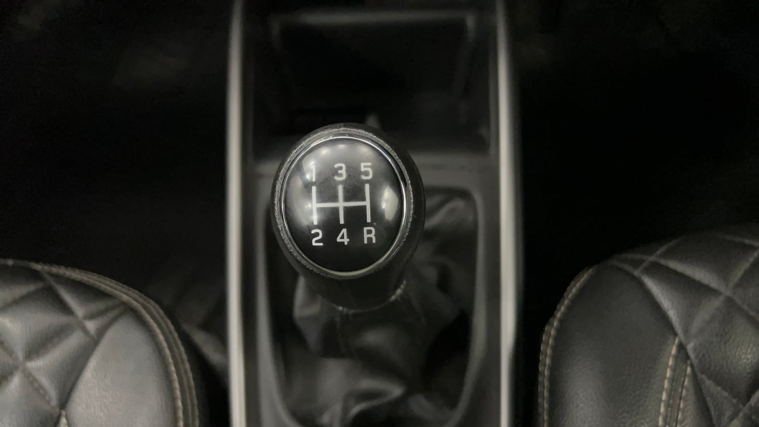 Used 2020 Maruti Suzuki Baleno Zeta Petrol Manual interior GEAR  KNOB VIEW