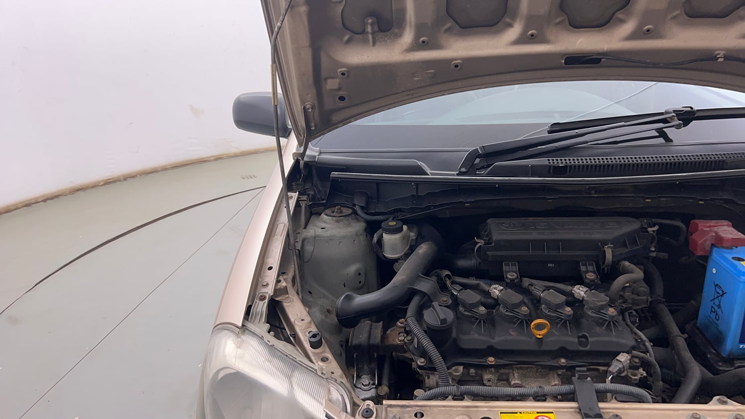 Used 2013 Toyota Etios G Petrol Manual engine ENGINE RIGHT SIDE HINGE & APRON VIEW