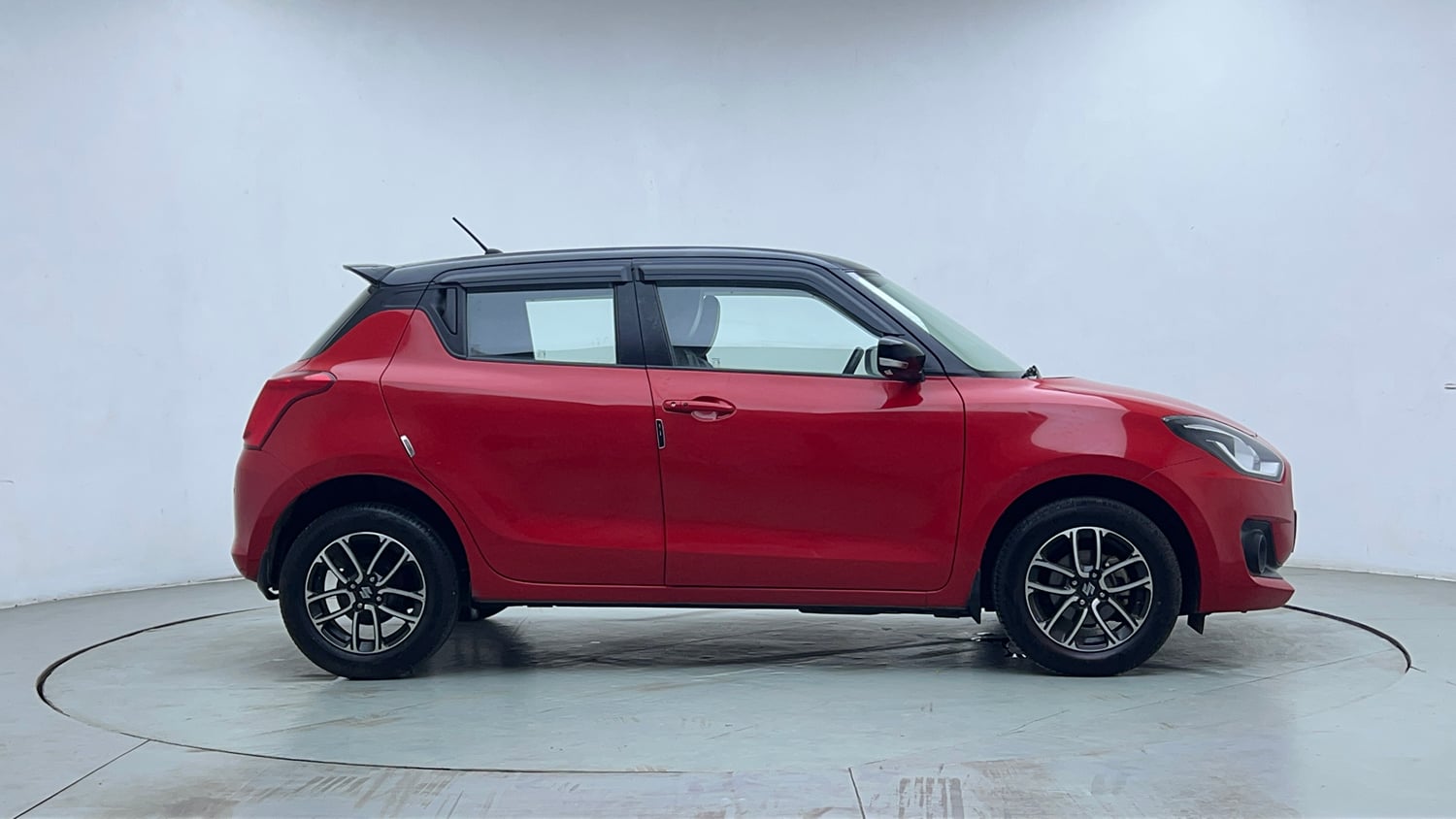 Used 2023 Maruti Suzuki Swift ZXi Plus AMT Dual Tone Petrol Automatic exterior RIGHT SIDE VIEW
