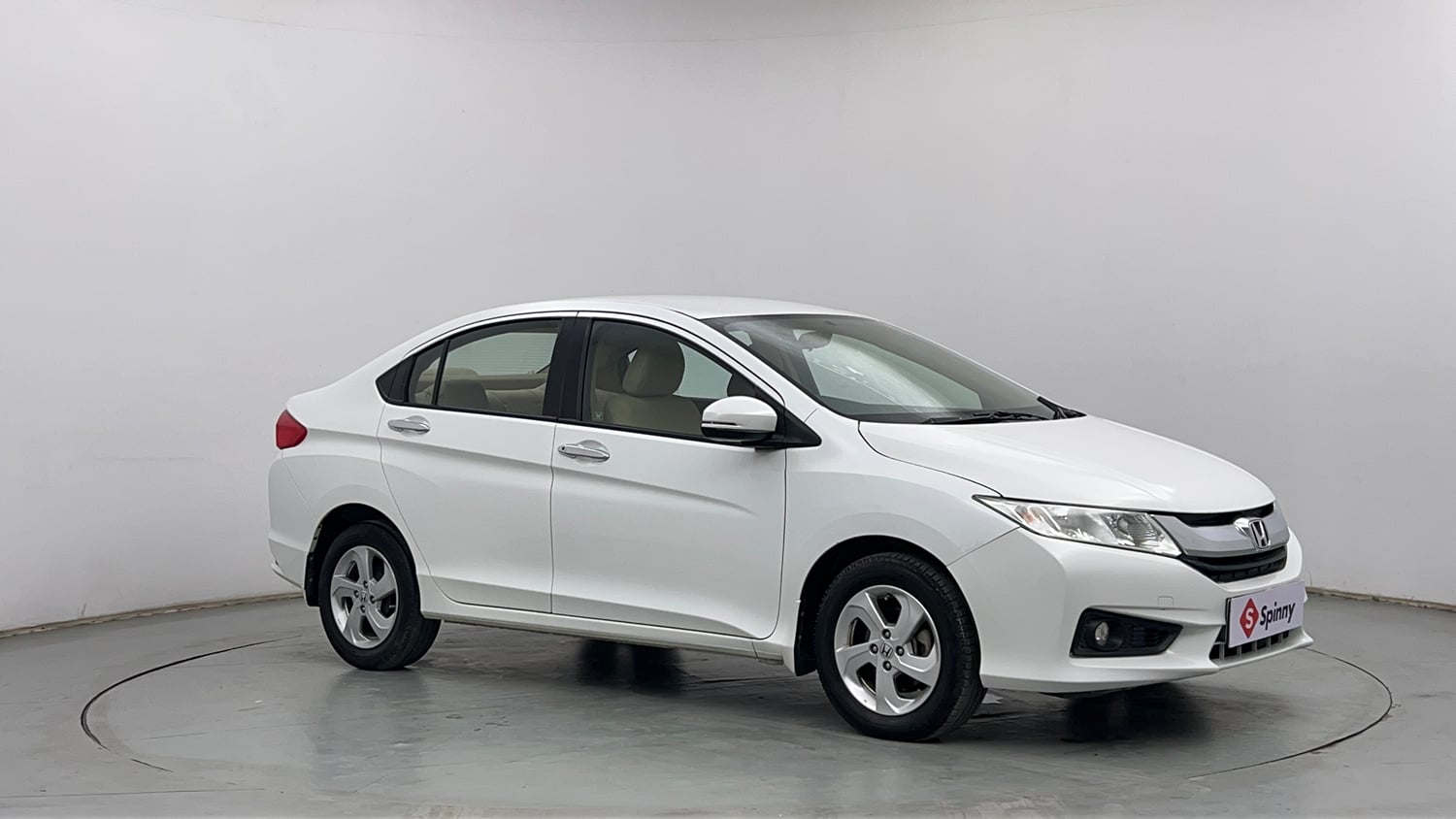 Used 2016 Honda City V Petrol Manual exterior RIGHT FRONT CORNER VIEW