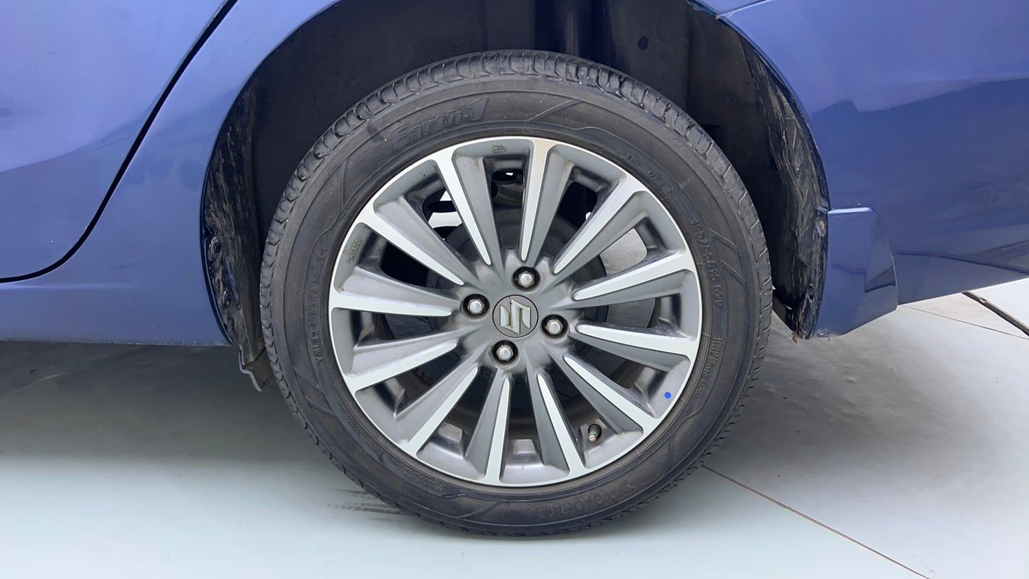 Used 2018 Maruti Suzuki Ciaz Alpha Hybrid 1.5 Petrol Manual tyres LEFT REAR TYRE RIM VIEW