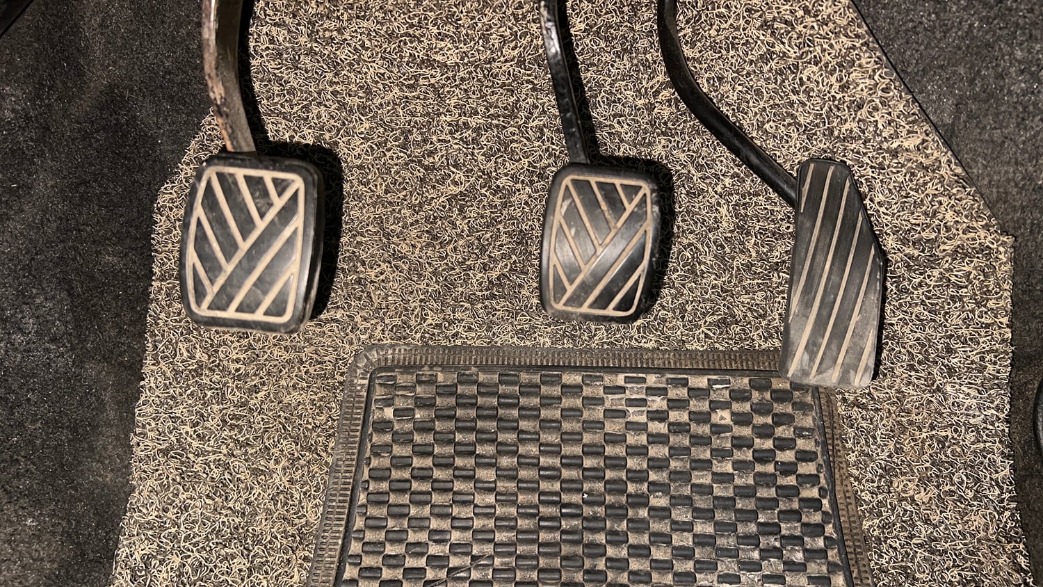 Used 2014 Maruti Suzuki Wagon R LXI Petrol Manual interior PEDALS VIEW
