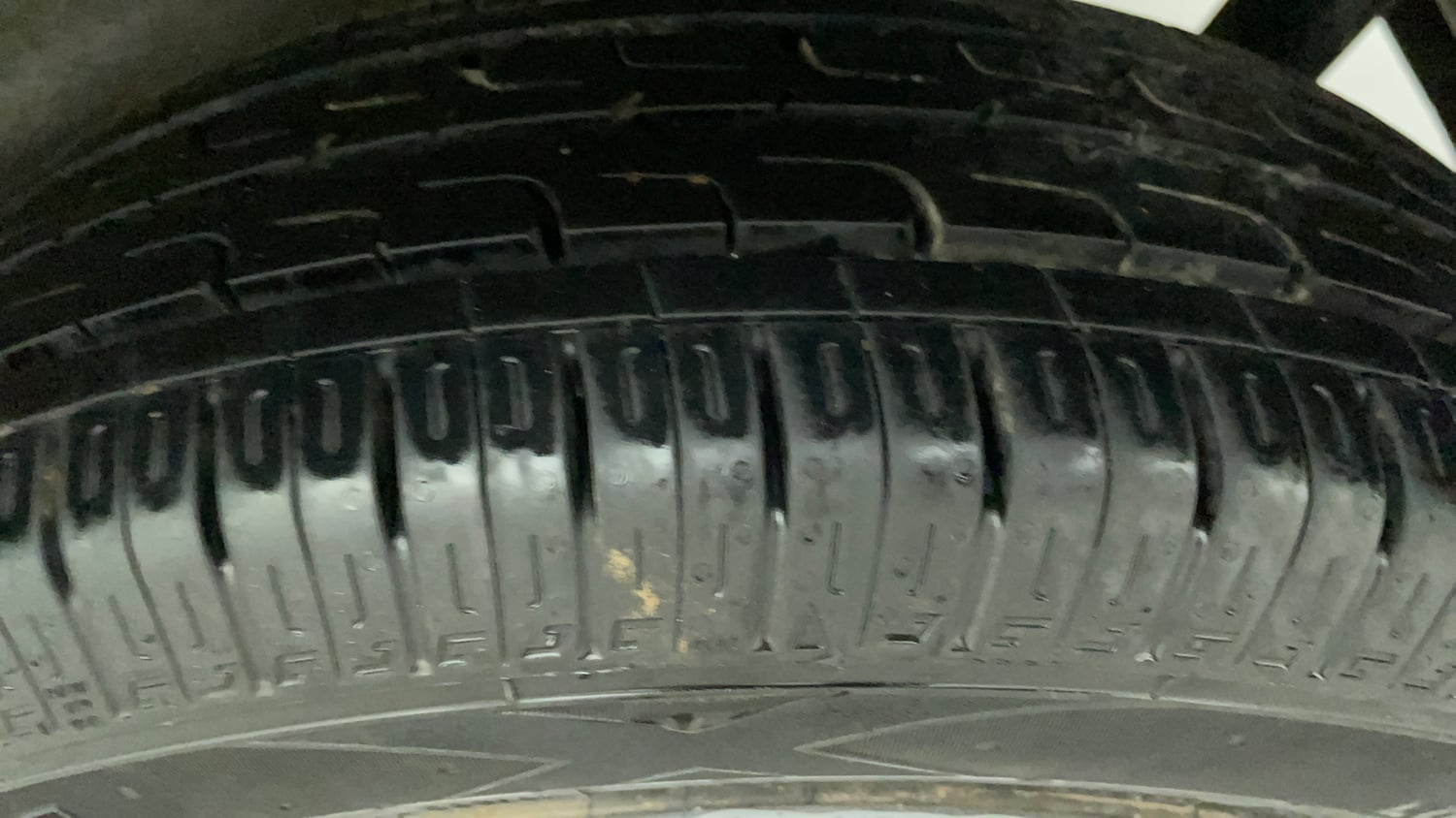 Used 2014 Maruti Suzuki Wagon R VXI Petrol Manual tyres LEFT REAR TYRE TREAD VIEW