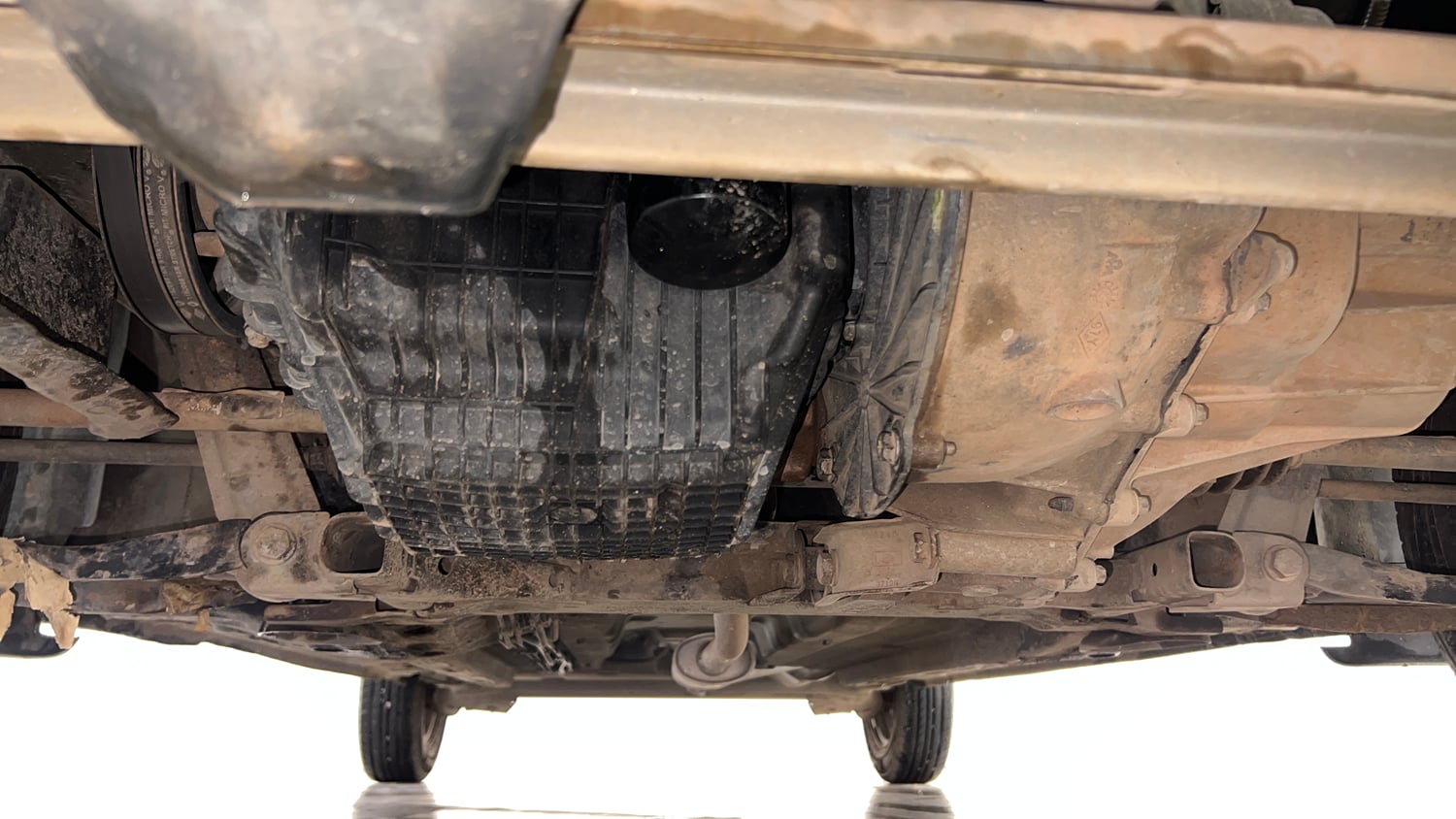 Used 2017 Renault Kwid 1.0 RXT AMT Petrol Automatic extra FRONT LEFT UNDERBODY VIEW
