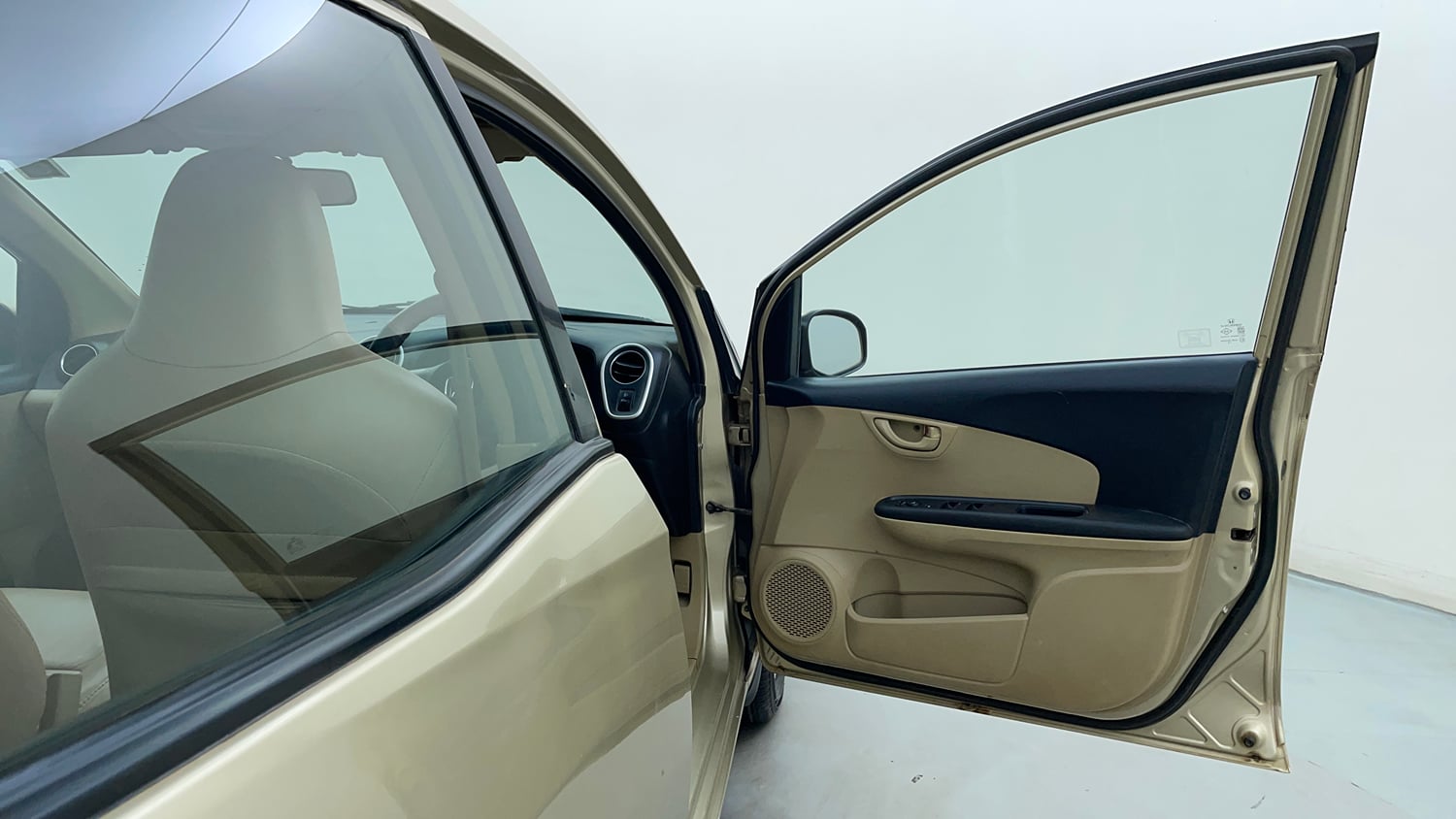 Used 2014 Honda Mobilio V Petrol Petrol Manual interior RIGHT FRONT DOOR OPEN VIEW