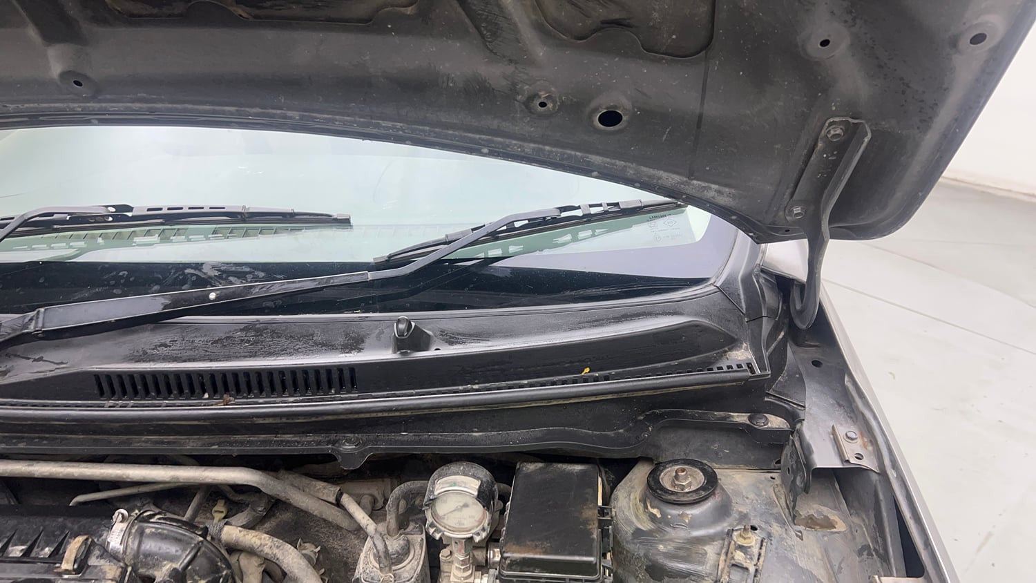 Used 2016 Maruti Suzuki Celerio VXi CNG Cng Manual engine ENGINE LEFT SIDE HINGE & APRON VIEW