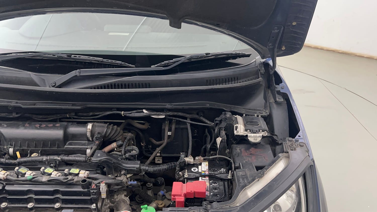 Used 2022 Maruti Suzuki Ignis Sigma 1.2 MT Petrol Manual engine ENGINE LEFT SIDE HINGE & APRON VIEW