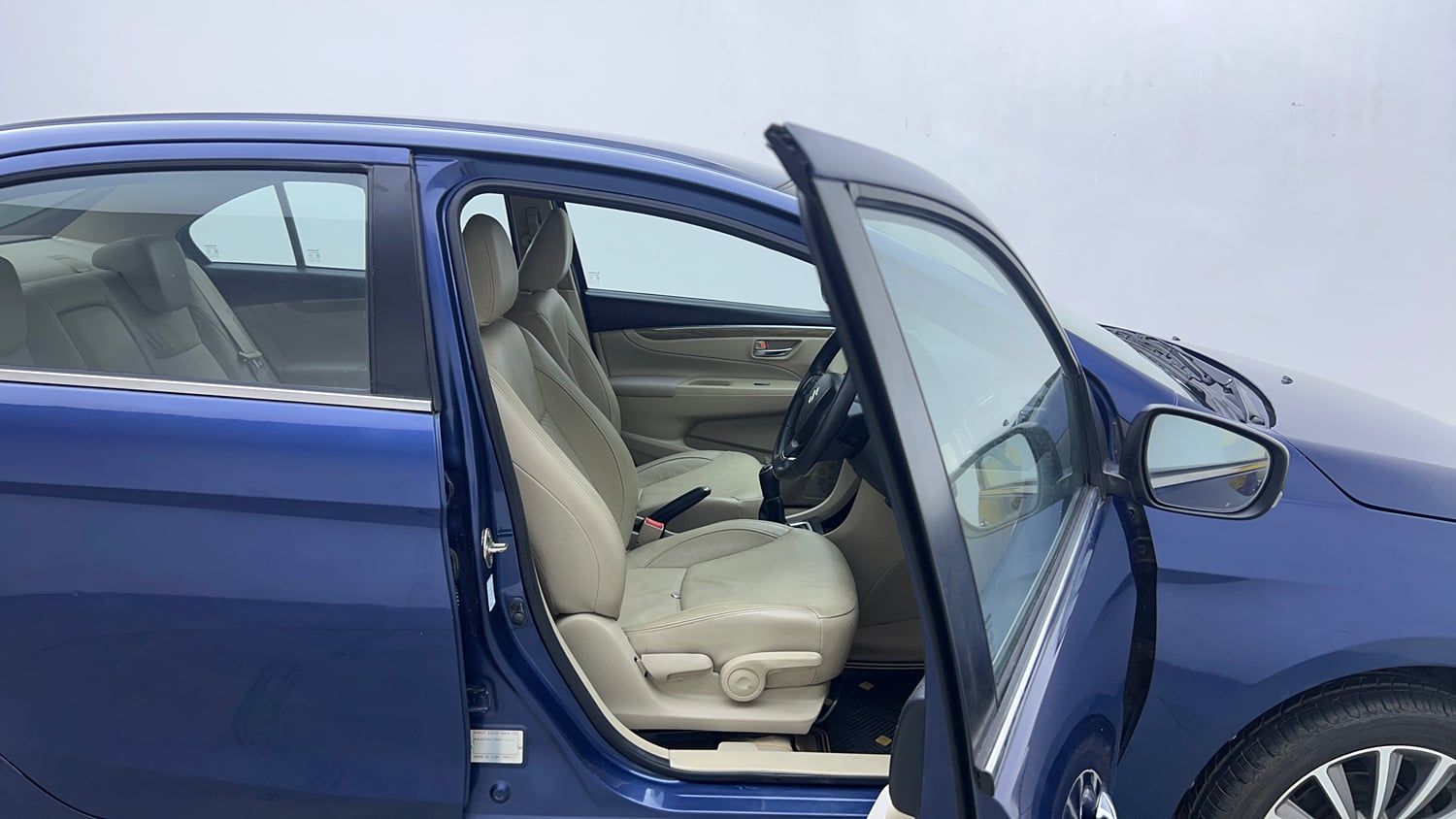 Used 2018 Maruti Suzuki Ciaz Alpha Hybrid 1.5 Petrol Manual interior RIGHT SIDE FRONT DOOR CABIN VIEW