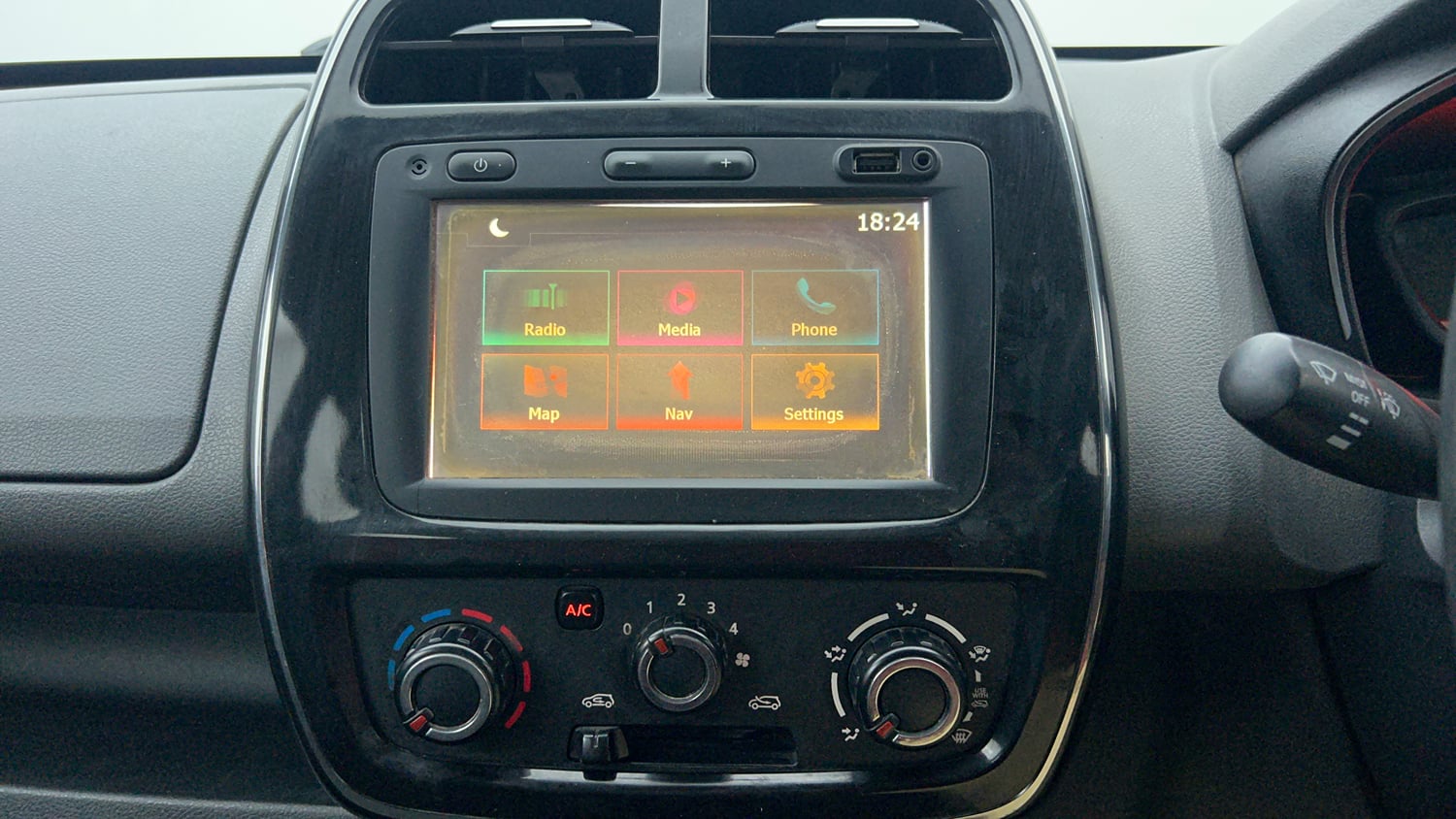 Used 2017 Renault Kwid 1.0 RXT Petrol Manual interior MUSIC SYSTEM & AC CONTROL VIEW