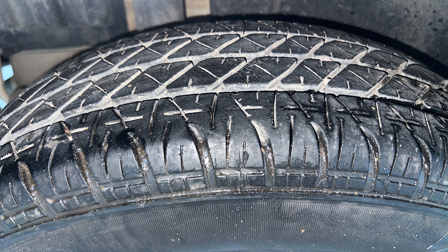 Used 2013 Maruti Suzuki Swift LXi Petrol Manual tyres RIGHT REAR TYRE TREAD VIEW