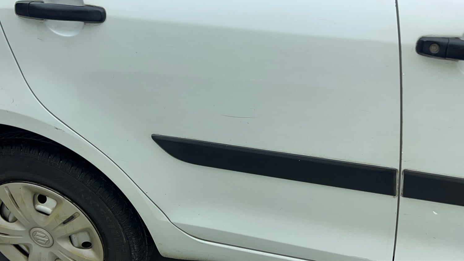 Used 2013 Maruti Suzuki Swift LXi Petrol Manual dents MINOR SCRATCH