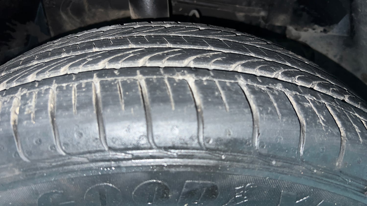 Used 2022 Tata Nexon XMA Plus (S) Petrol Automatic tyres RIGHT FRONT TYRE TREAD VIEW