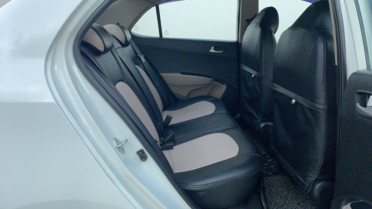 Used 2017 Hyundai Xcent SX 1.2 (O) Petrol Manual interior RIGHT SIDE REAR DOOR CABIN VIEW