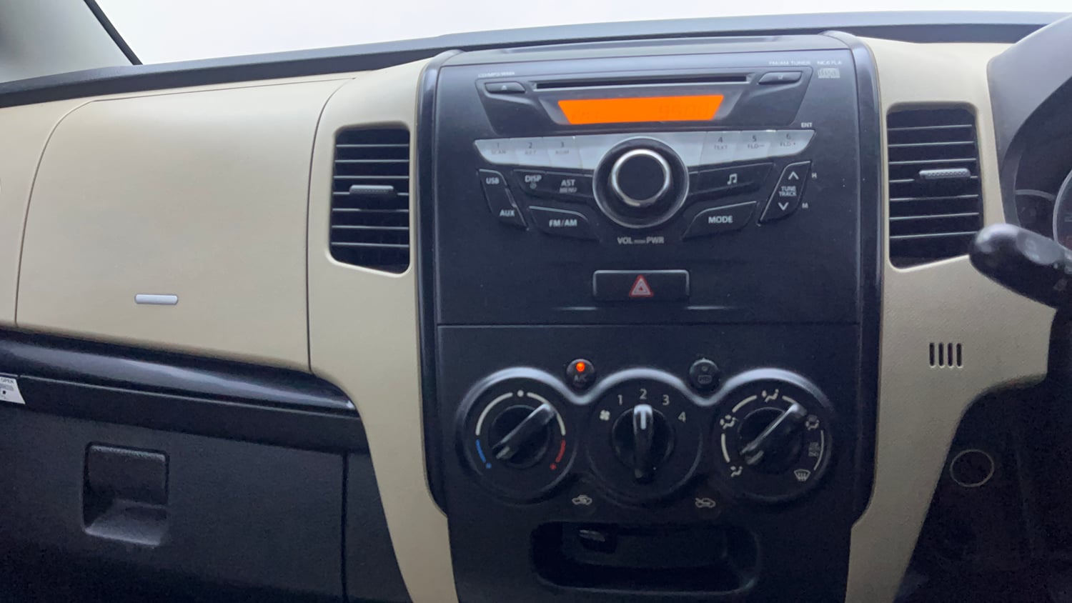 Used 2018 Maruti Suzuki Wagon R 1.0 VXI AMT Petrol Automatic interior MUSIC SYSTEM & AC CONTROL VIEW