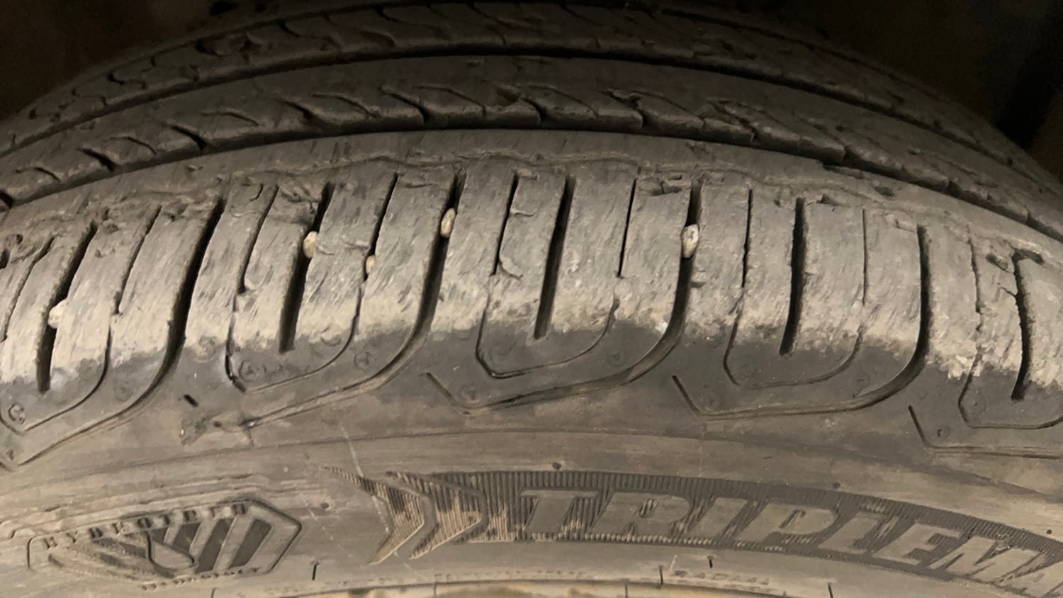 Used 2023 Honda City V CVT Petrol Petrol Automatic tyres RIGHT FRONT TYRE TREAD VIEW
