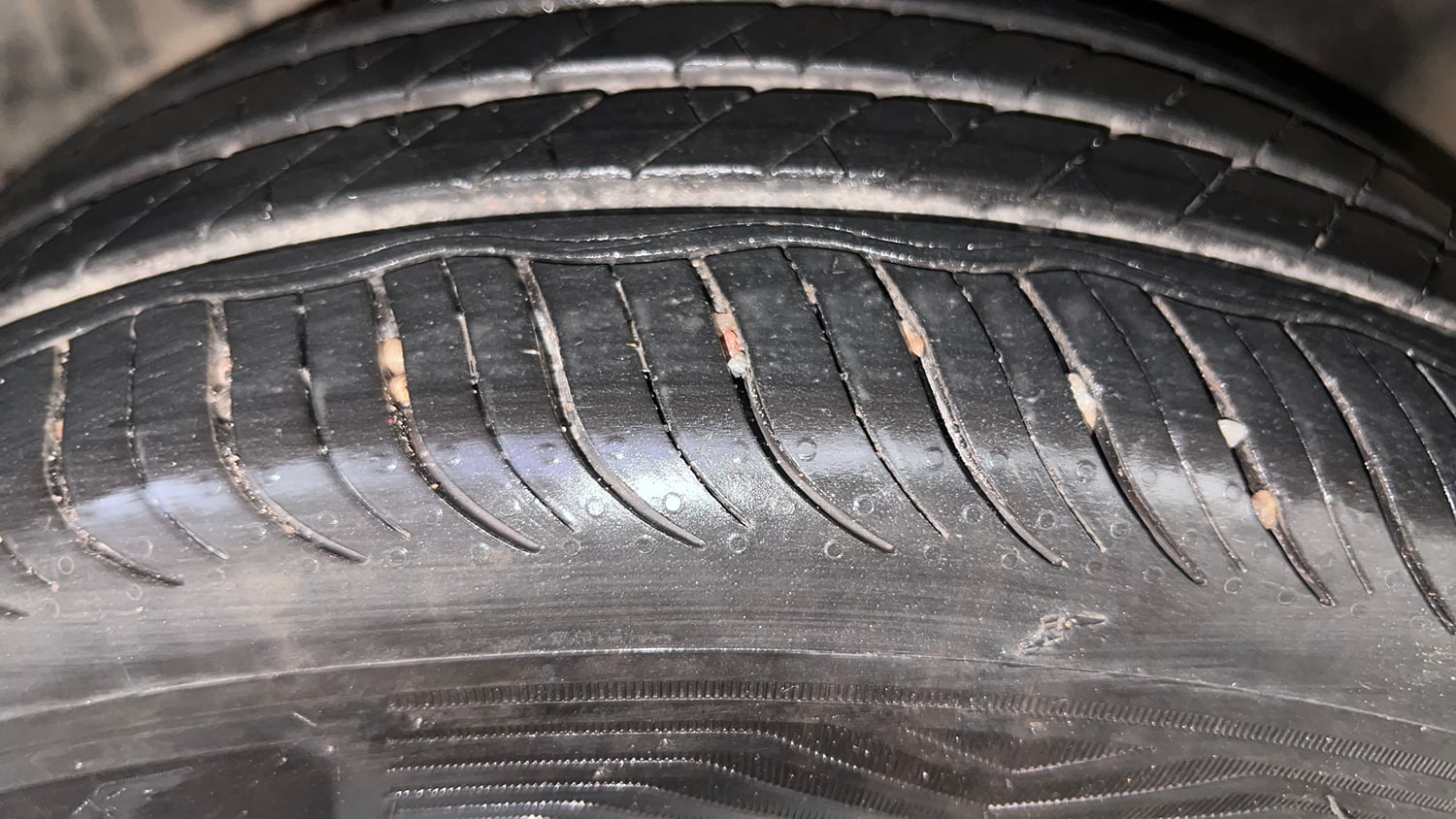 Used 2016 Volkswagen Vento Highline 1.2 (P) AT Petrol Automatic tyres RIGHT REAR TYRE TREAD VIEW