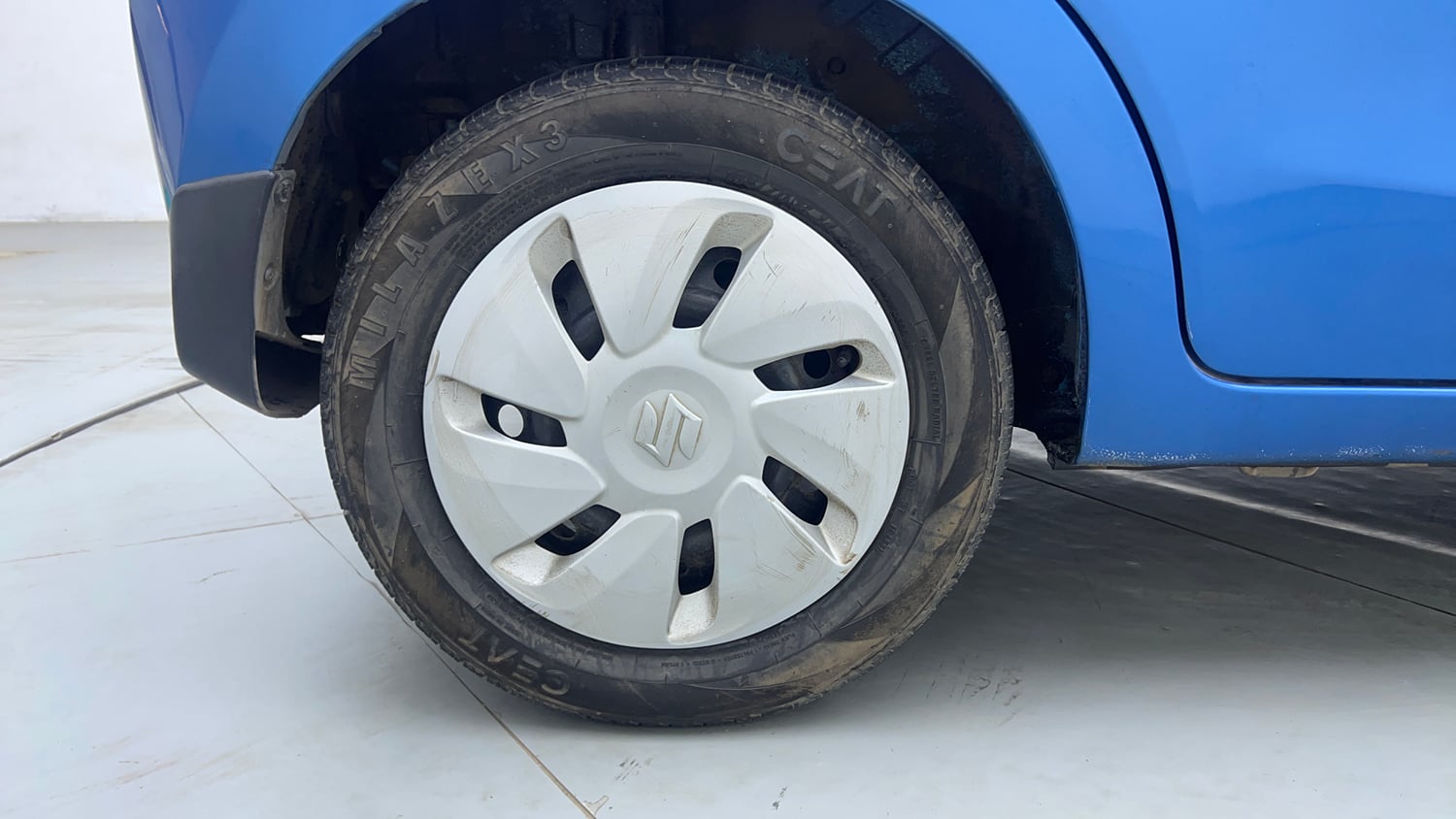 Used 2015 Maruti Suzuki Celerio VXi AMT Petrol Automatic tyres RIGHT REAR TYRE RIM VIEW