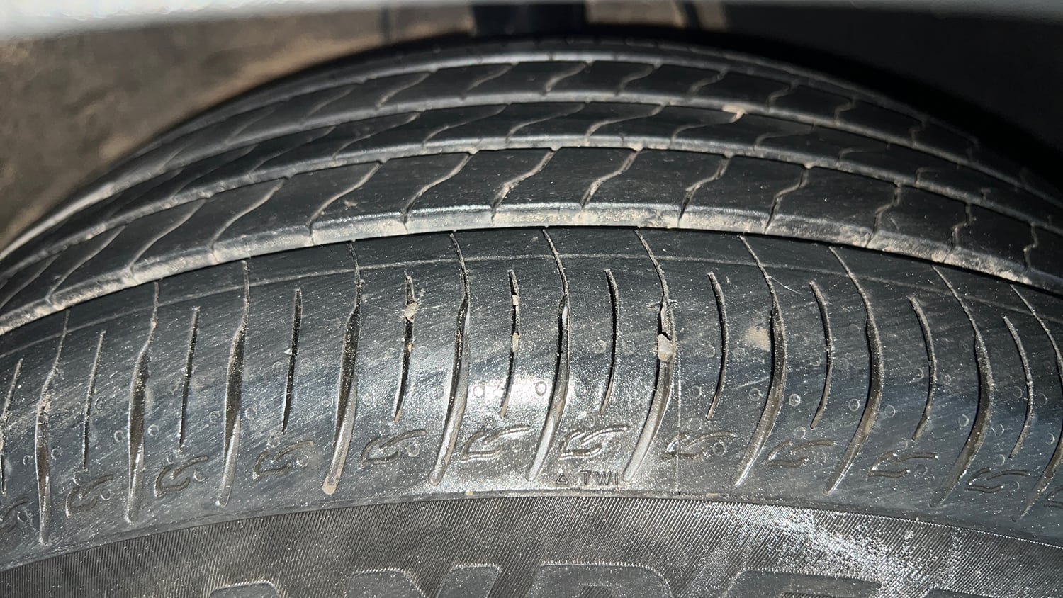 Used 2026 Hyundai Venue 1.0 Turbo Petrol DCT HX6 Petrol Automatic tyres RIGHT FRONT TYRE TREAD VIEW