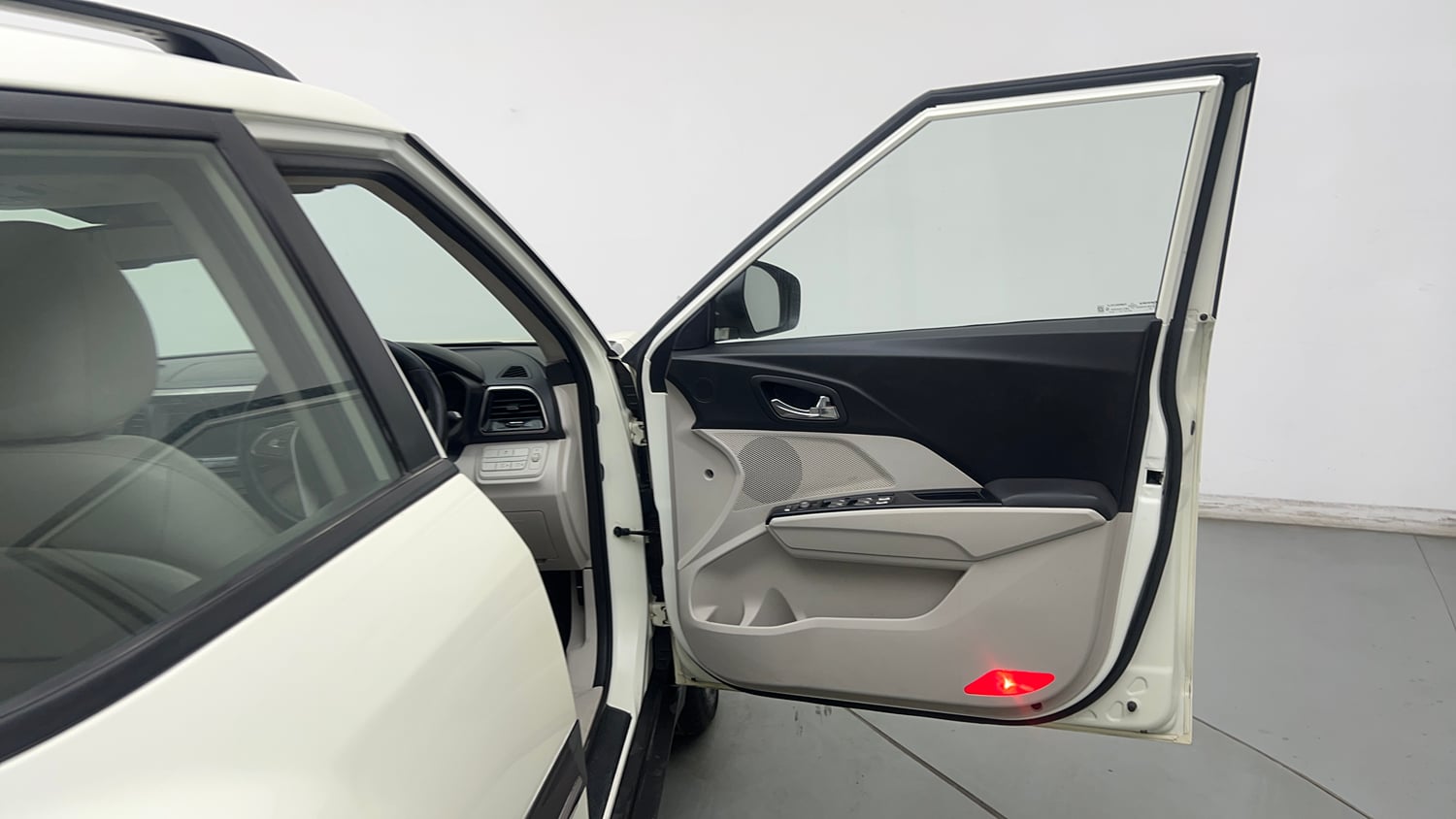 Used 2021 Mahindra XUV 300 1.5 W8 (O) Diesel Manual interior RIGHT FRONT DOOR OPEN VIEW