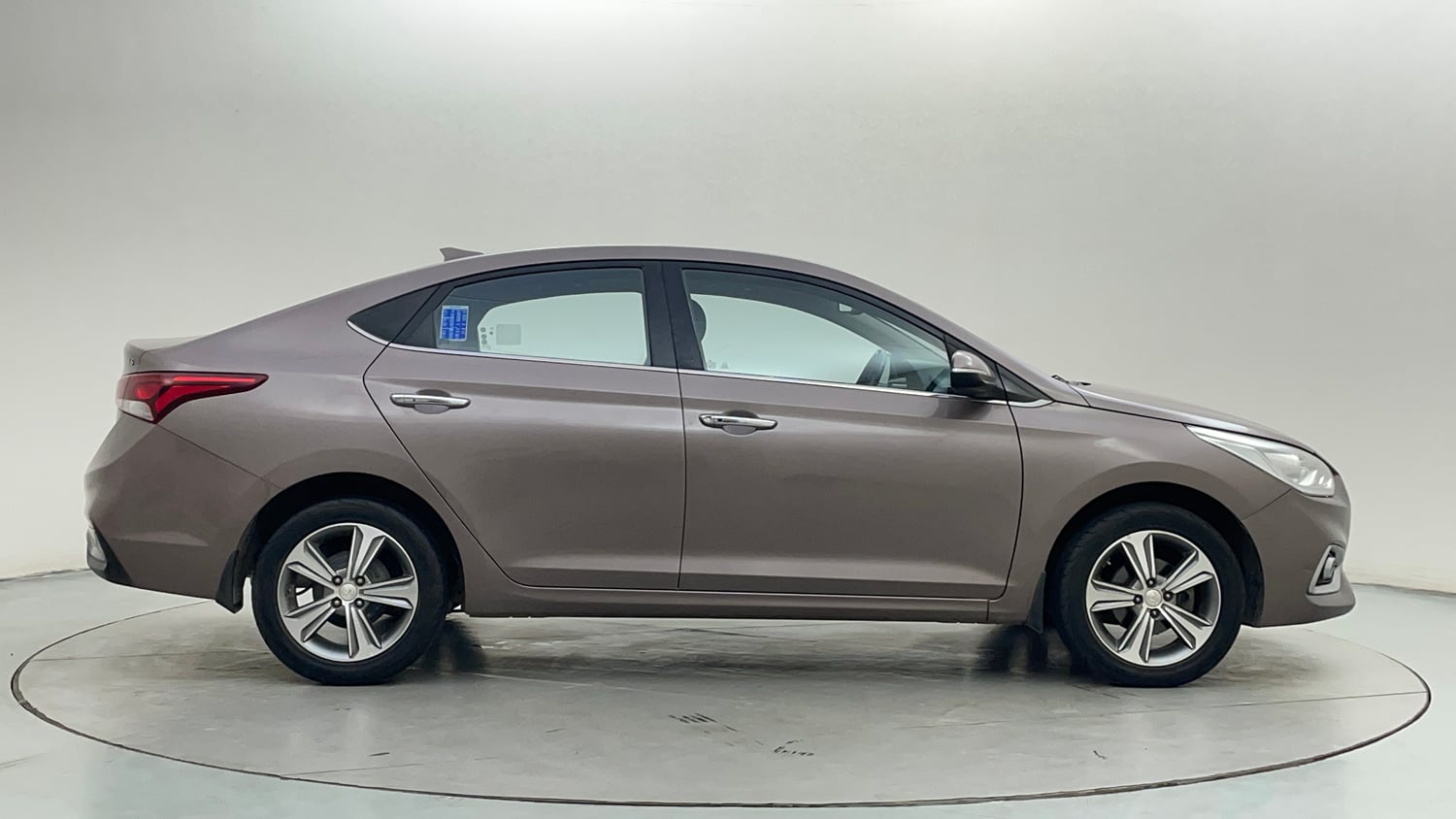 Used 2019 Hyundai Verna SX (O)1.6 VTVT Petrol Manual exterior RIGHT SIDE VIEW