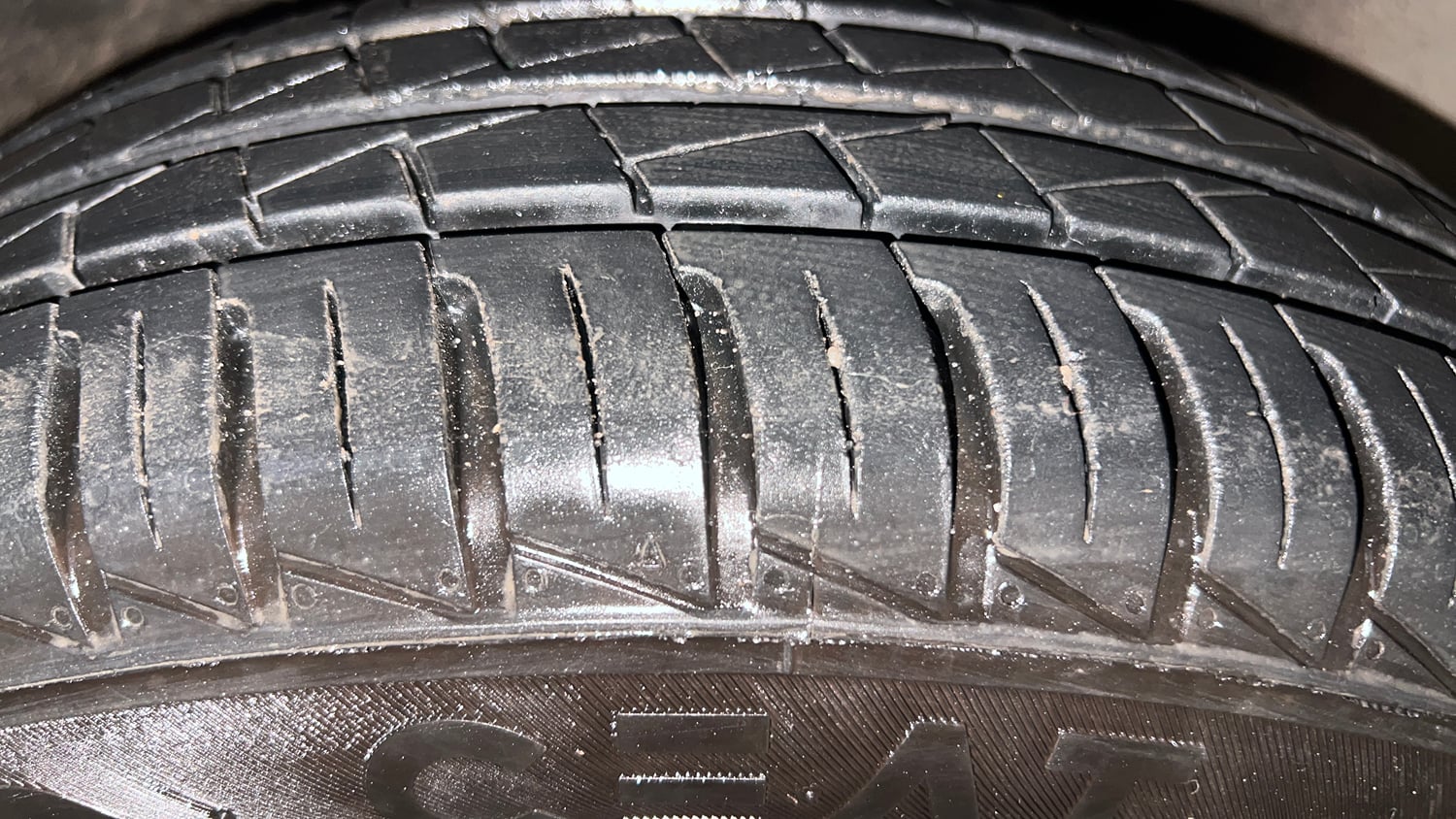 Used 2023 Renault Kwid CLIMBER AMT Urban Night Limited Edition Petrol Automatic tyres RIGHT FRONT TYRE TREAD VIEW
