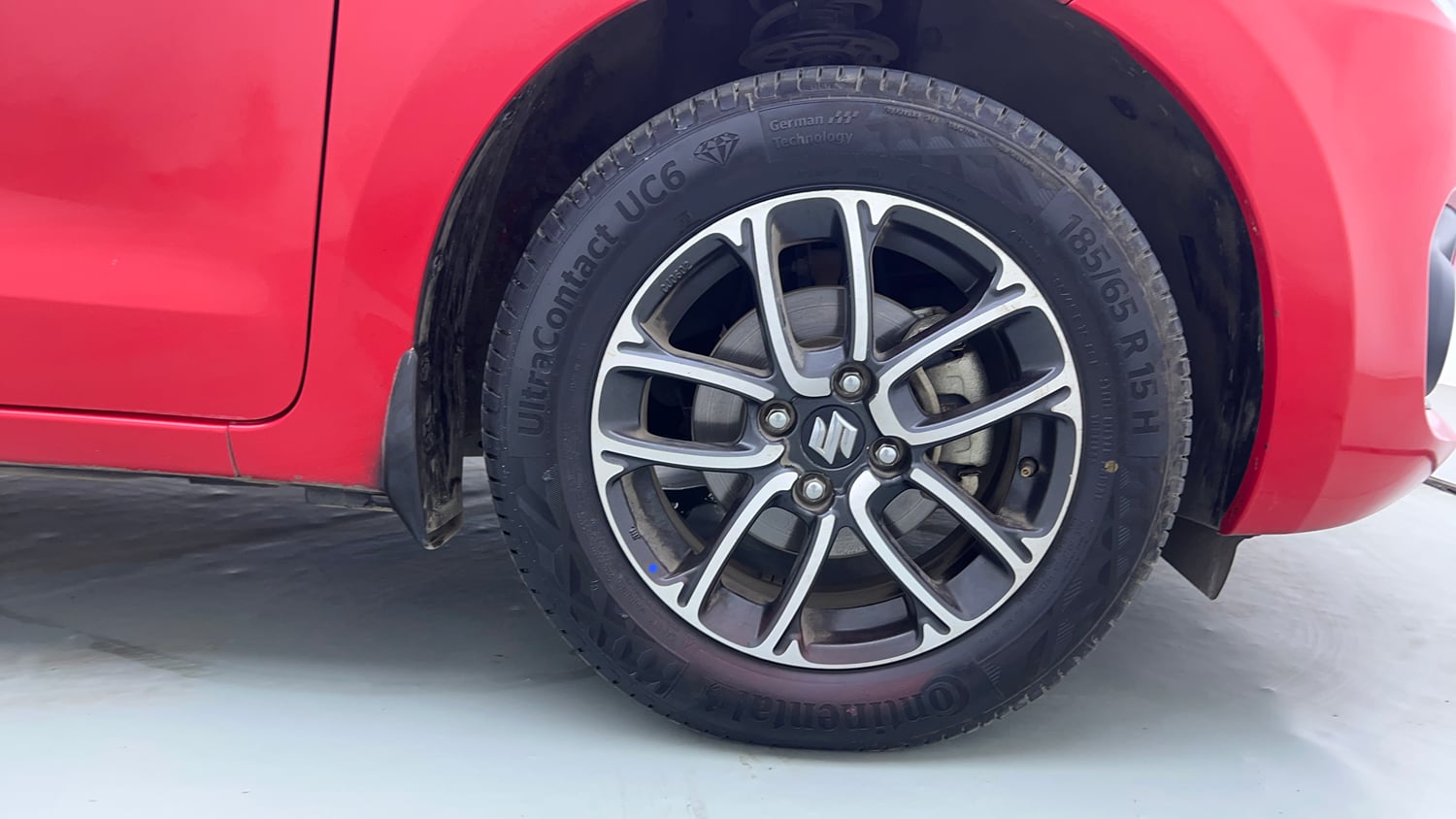 Used 2023 Maruti Suzuki Swift ZXi Plus AMT Dual Tone Petrol Automatic tyres RIGHT FRONT TYRE RIM VIEW