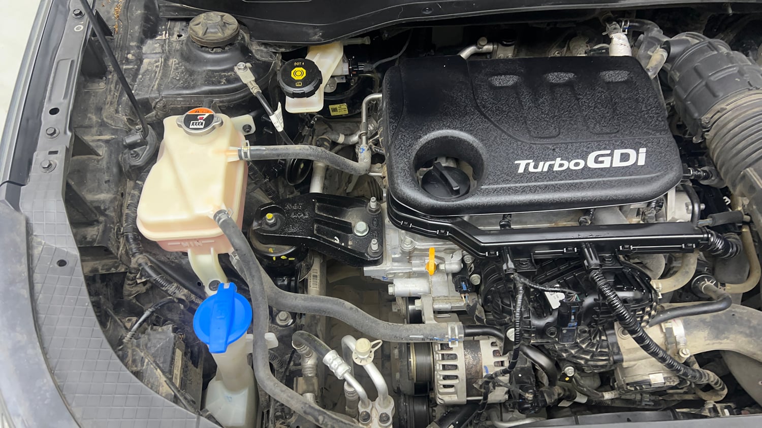 Used 2024 Hyundai Venue SX (O) 1.0 Turbo DCT Petrol Automatic engine ENGINE RIGHT SIDE VIEW