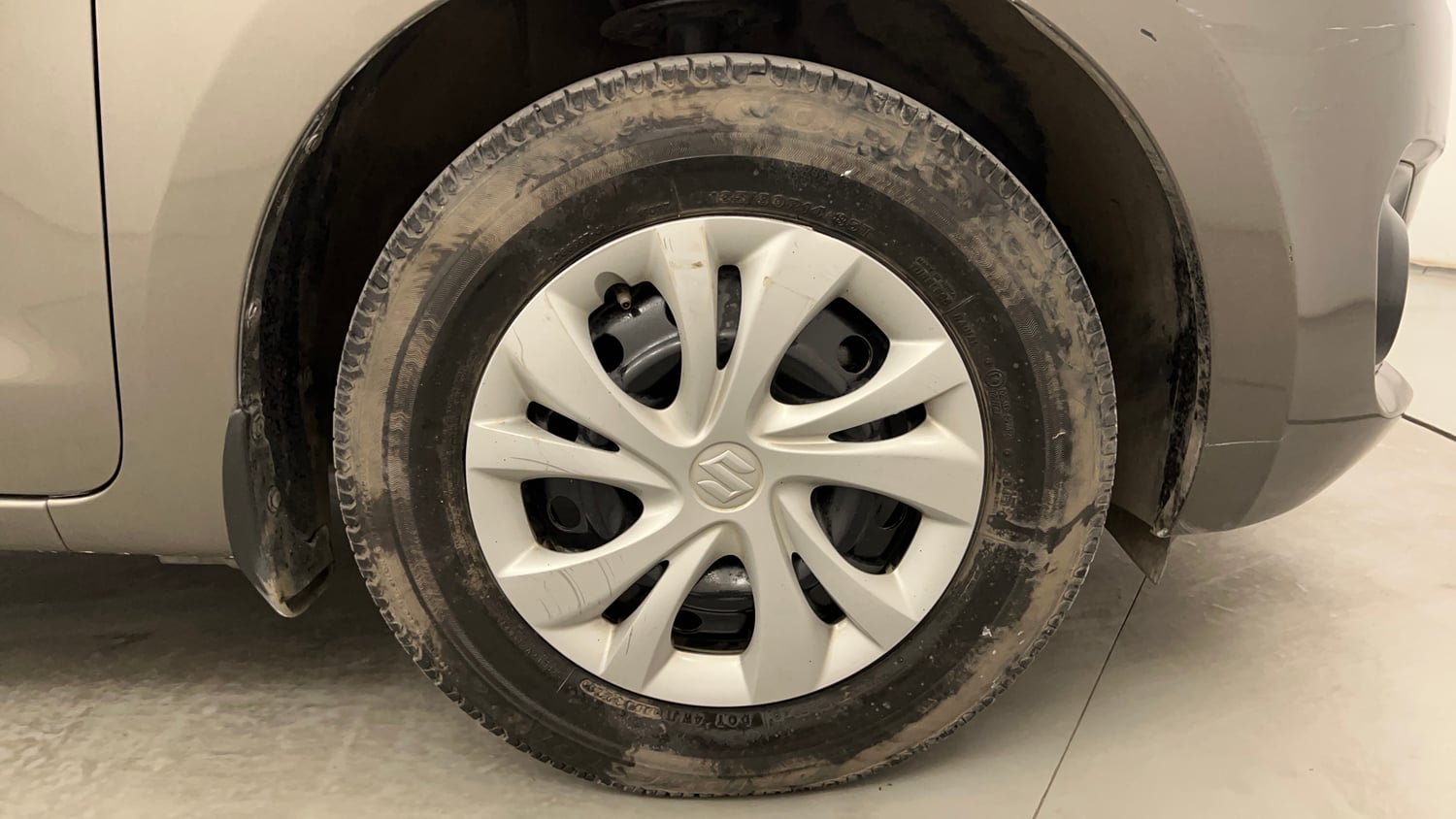 Used 2020 Maruti Suzuki Swift VXi AMT Petrol Automatic tyres RIGHT FRONT TYRE RIM VIEW