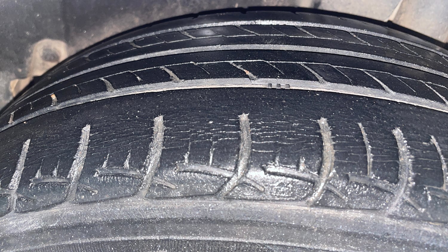 Used 2016 Maruti Suzuki Ertiga ZXI+ Petrol Manual tyres LEFT REAR TYRE TREAD VIEW