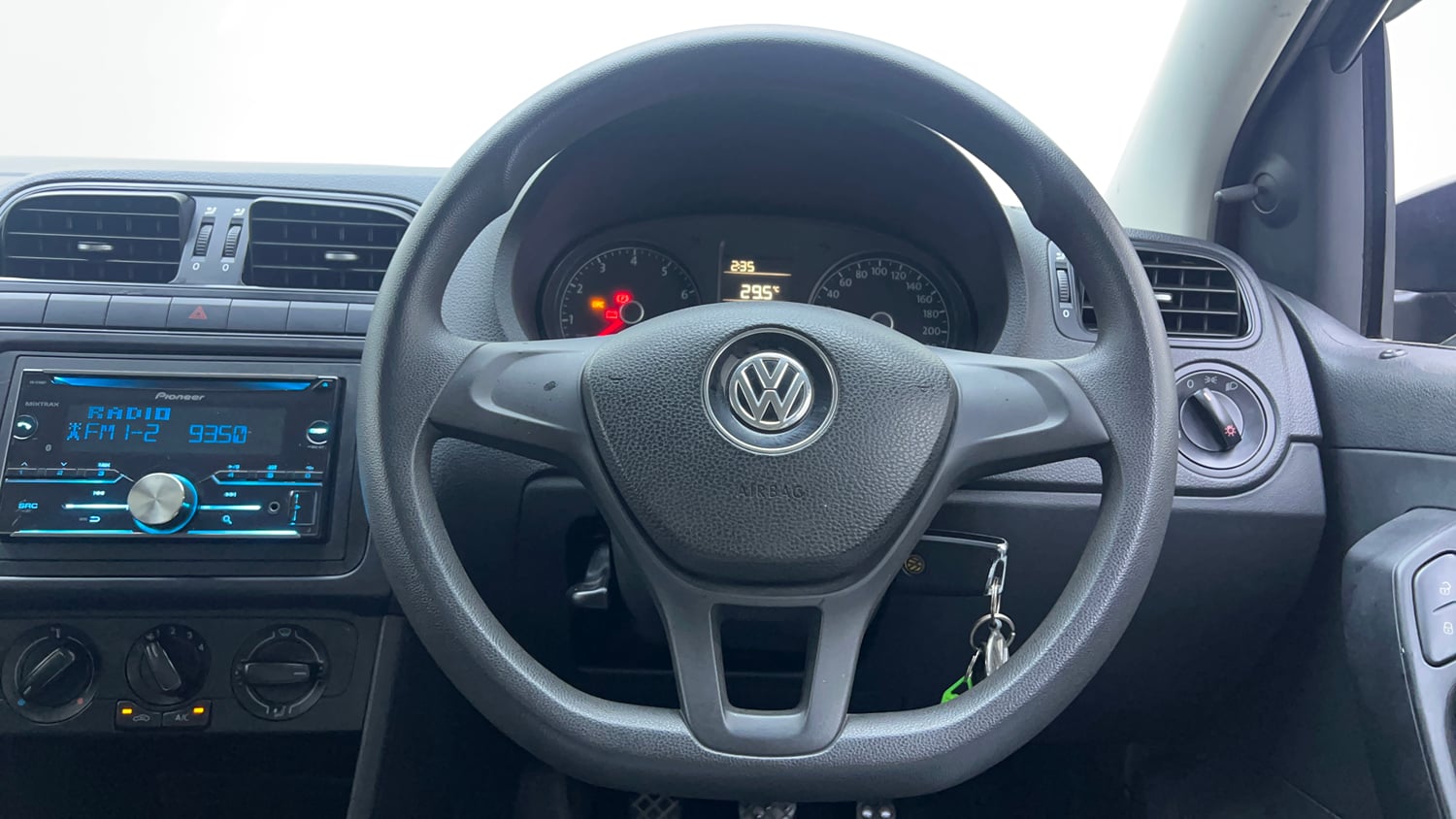 Used 2017 Volkswagen Ameo Trendline 1.2L (P) Petrol Manual interior STEERING VIEW