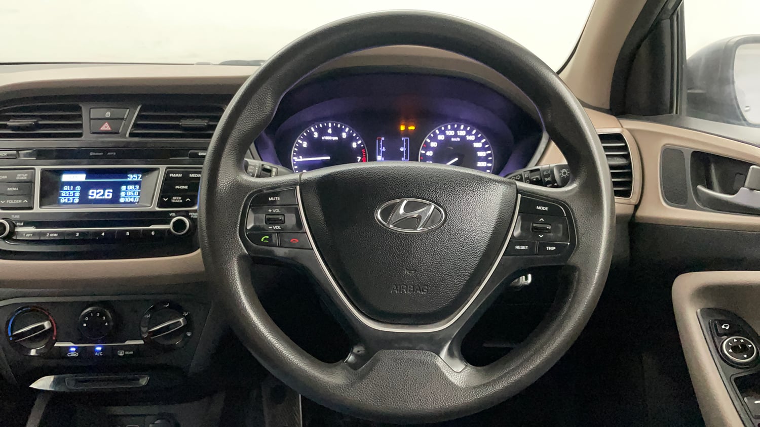 Used 2017 Hyundai Elite i20 Sportz 1.2 Petrol Manual interior STEERING VIEW