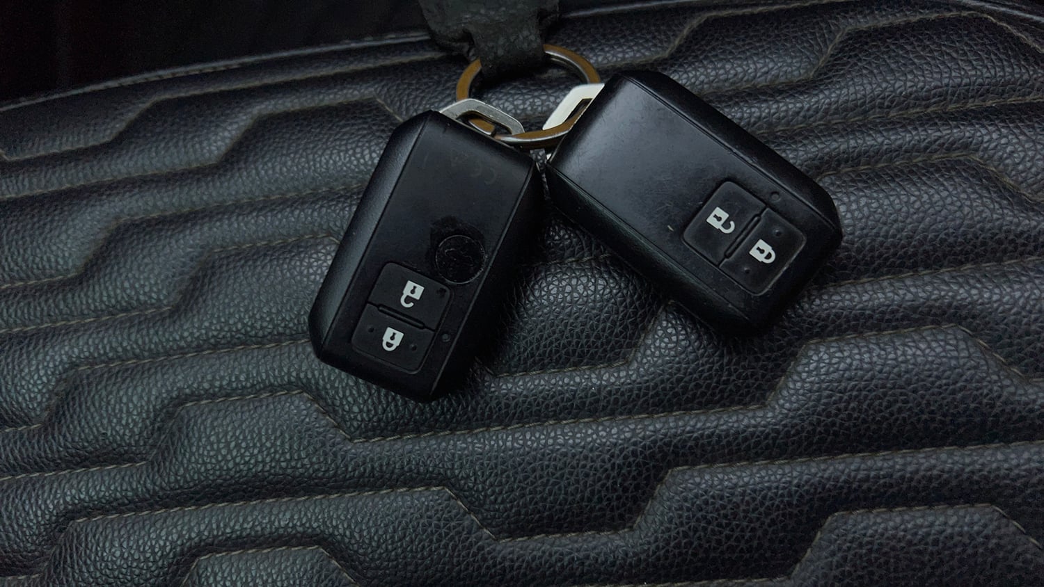 Used 2023 Maruti Suzuki Grand Vitara Zeta Smart Hybrid AT Petrol Automatic extra CAR KEY VIEW