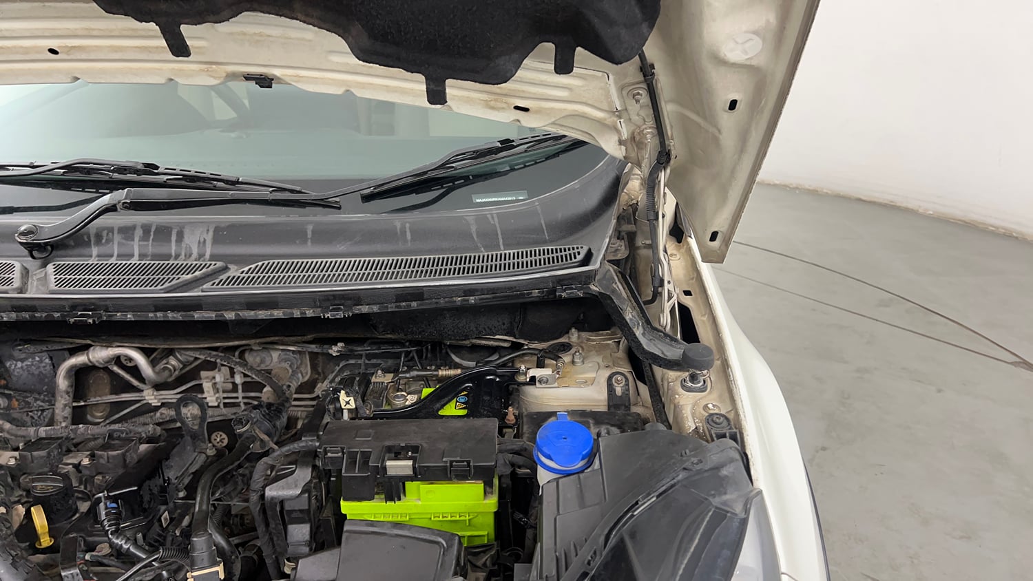 Used 2021 Ford EcoSport Titanium Plus 1.5L Ti-VCT AT Petrol Automatic engine ENGINE LEFT SIDE HINGE & APRON VIEW