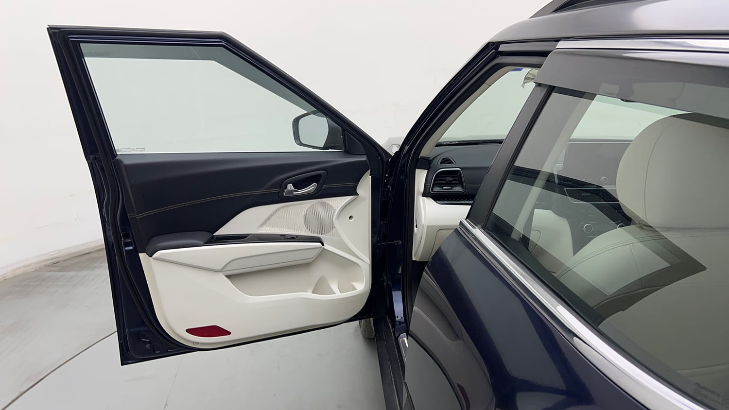 Used 2024 Mahindra XUV 3XO AX7L 1.2 Petrol AT Petrol Automatic interior LEFT FRONT DOOR OPEN VIEW