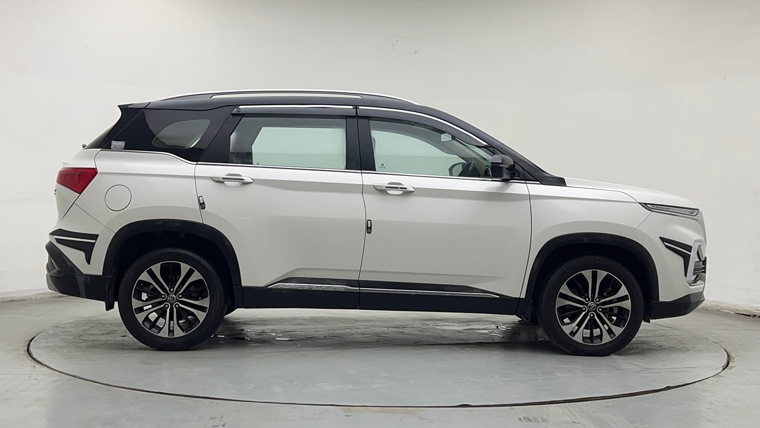 Used 2023 MG Motors Hector 1.5 Sharp CVT Dual Tone Petrol Automatic exterior RIGHT SIDE VIEW