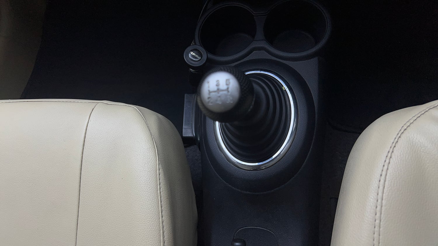 Used 2014 Honda Amaze 1.2 S i-VTEC Petrol Manual interior GEAR  KNOB VIEW