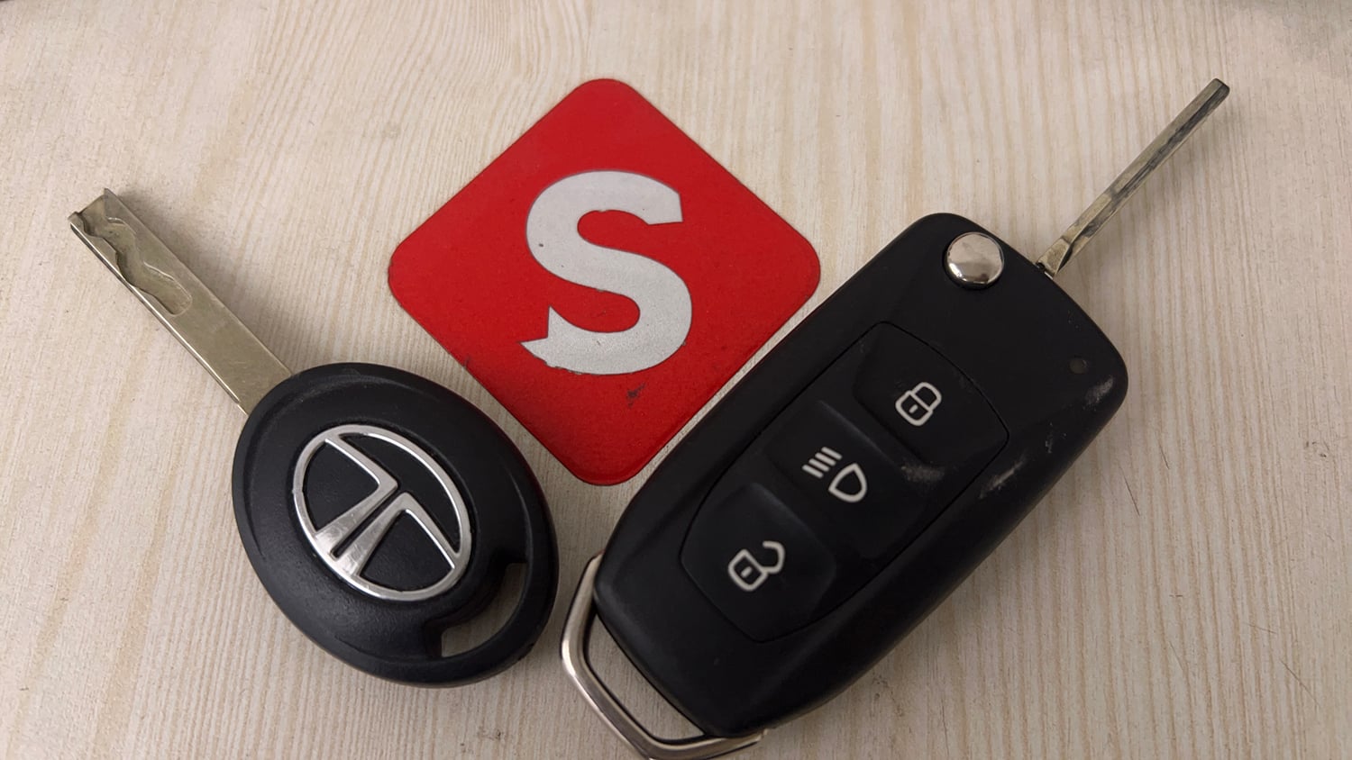 Used 2024 Tata Punch Adventure Rhythm Petrol Manual extra CAR KEY VIEW