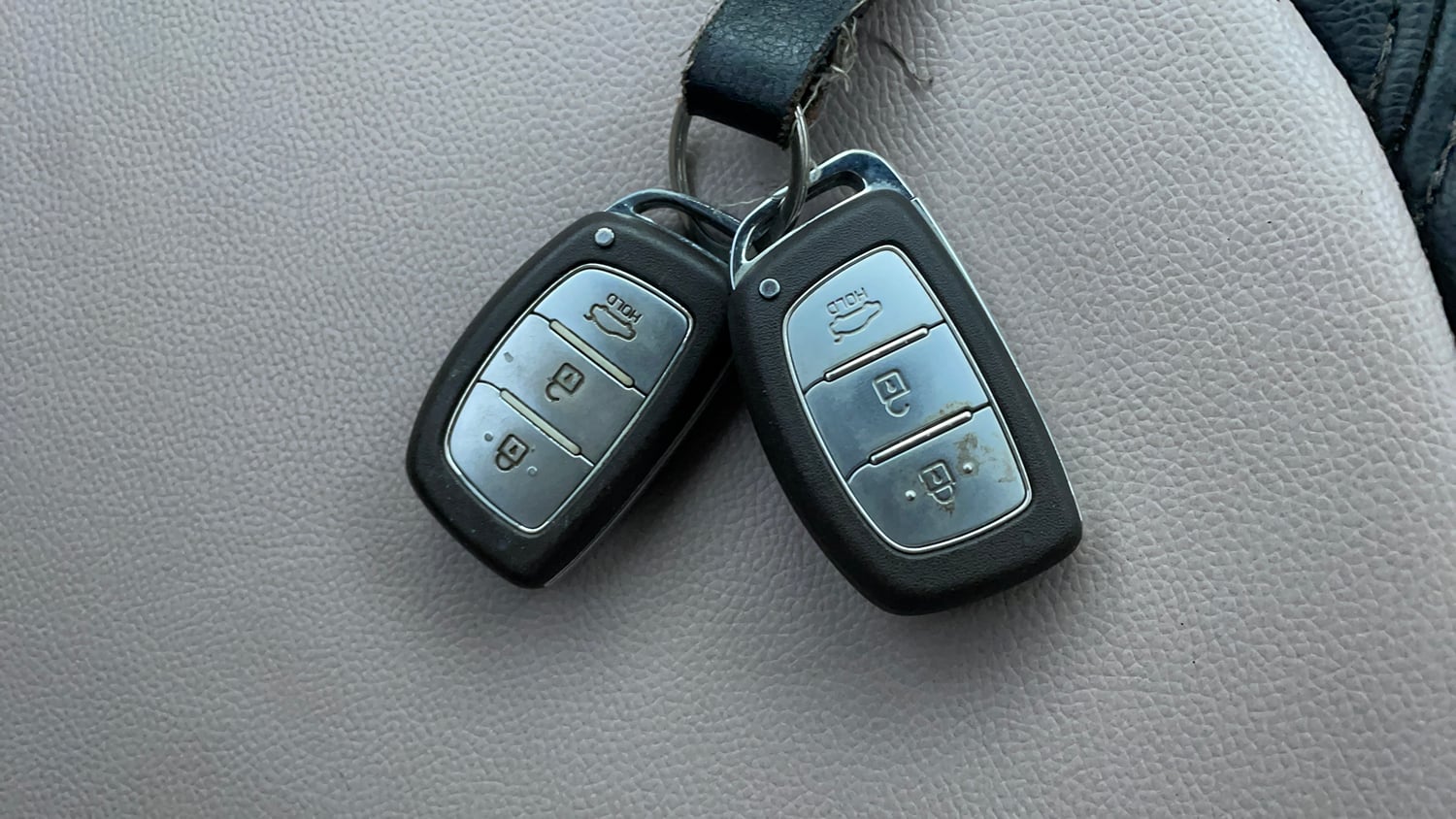 Used 2017 Hyundai Xcent SX 1.2 (O) Petrol Manual extra CAR KEY VIEW
